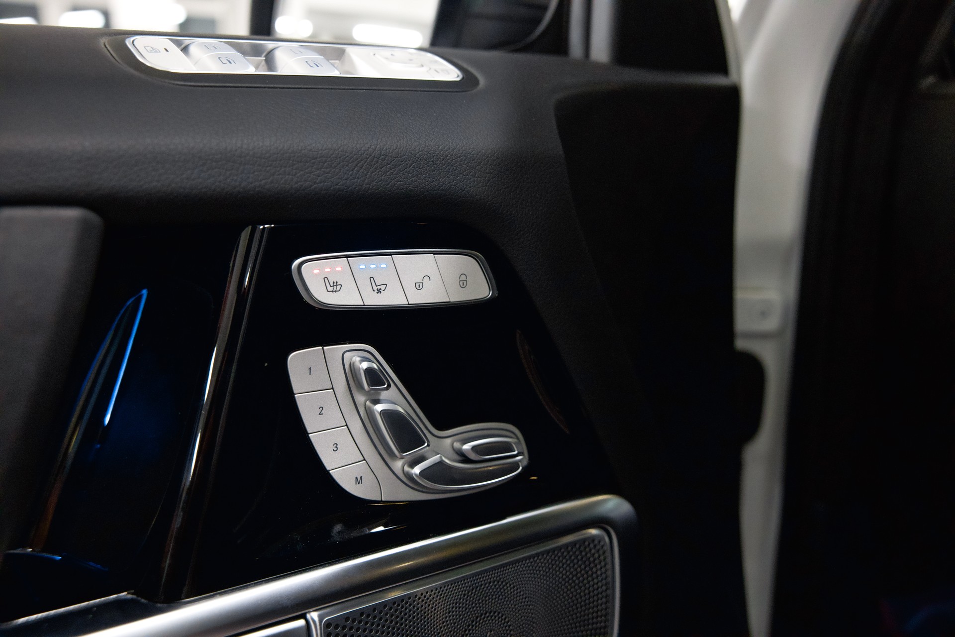 MERCEDES-BENZ G 500 9G-Tronic AMG Line *Facelift*-image-30