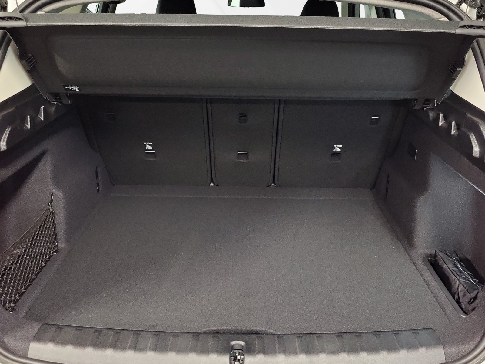 BMW iX1 eDrive 20-image-19