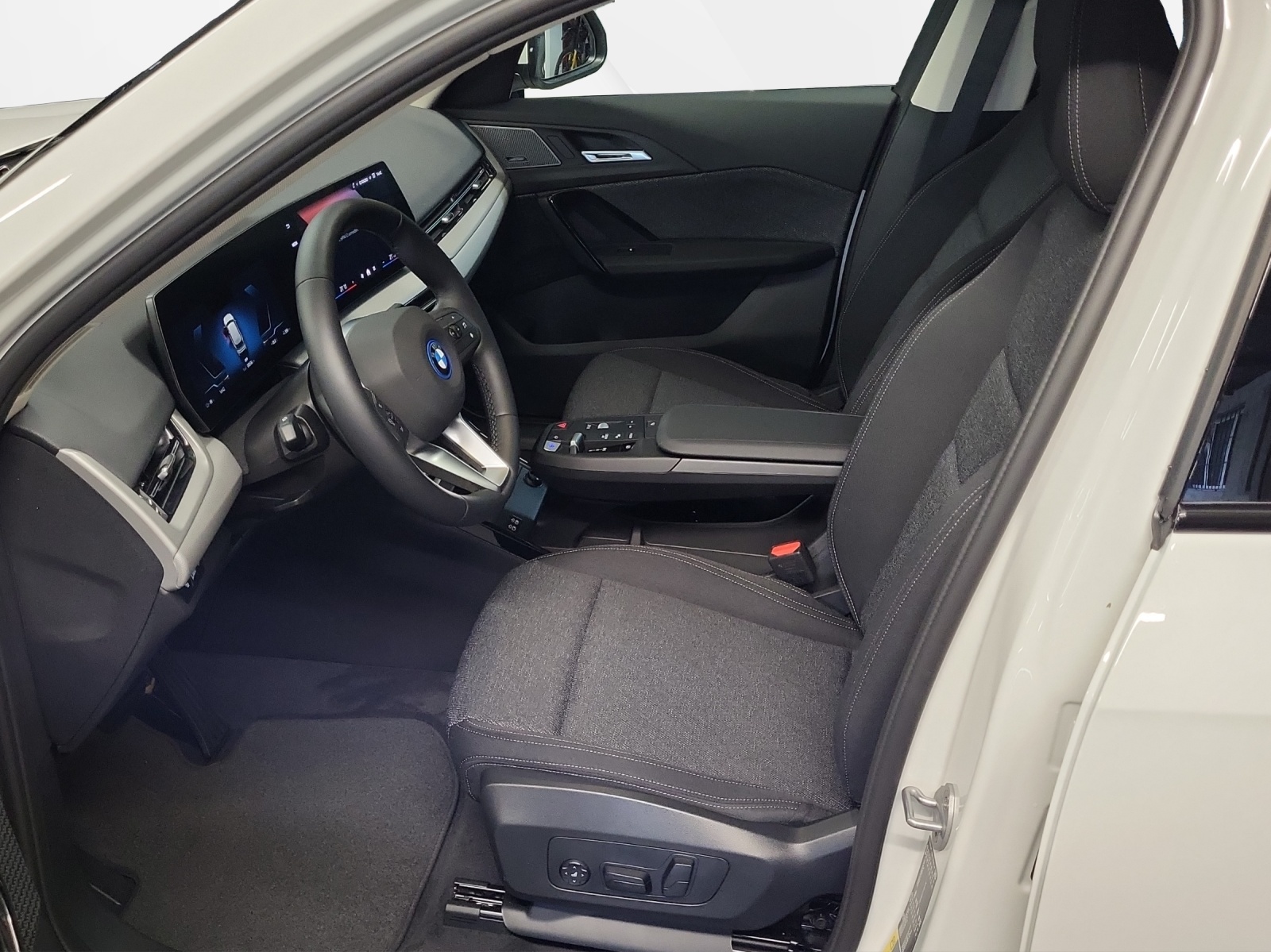 BMW iX1 eDrive 20-image-9