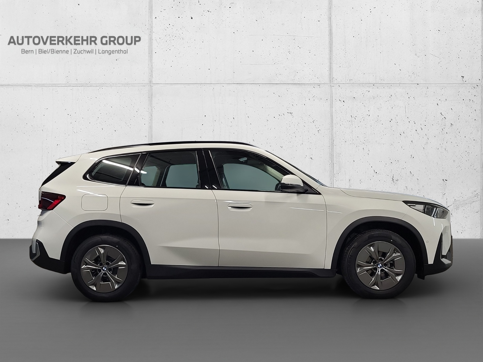 BMW iX1 eDrive 20-showroom-element-3