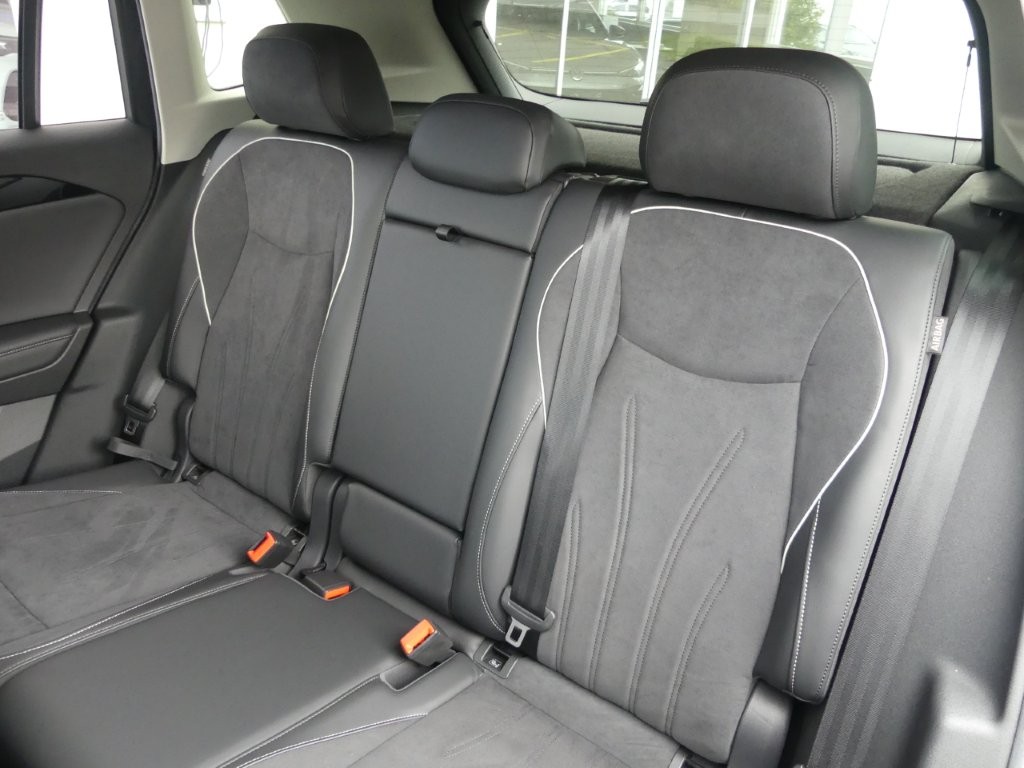 VW Tiguan 2.0 TDI SCR Elegance 4Motion DSG-image-11