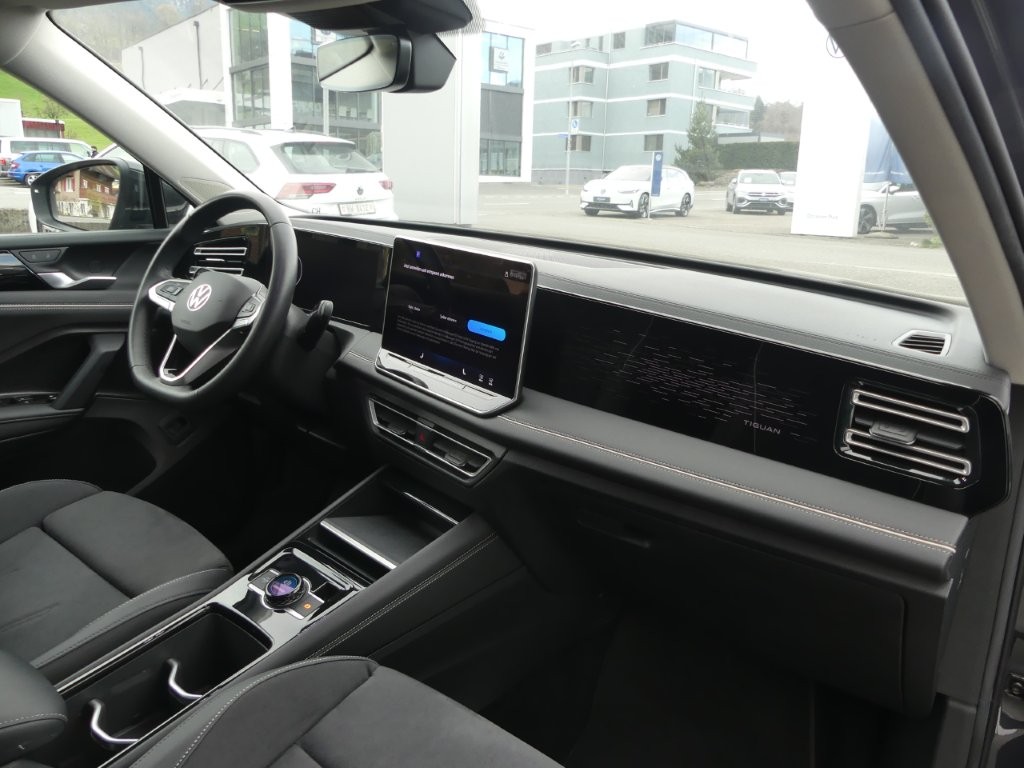 VW Tiguan 2.0 TDI SCR Elegance 4Motion DSG-image-8