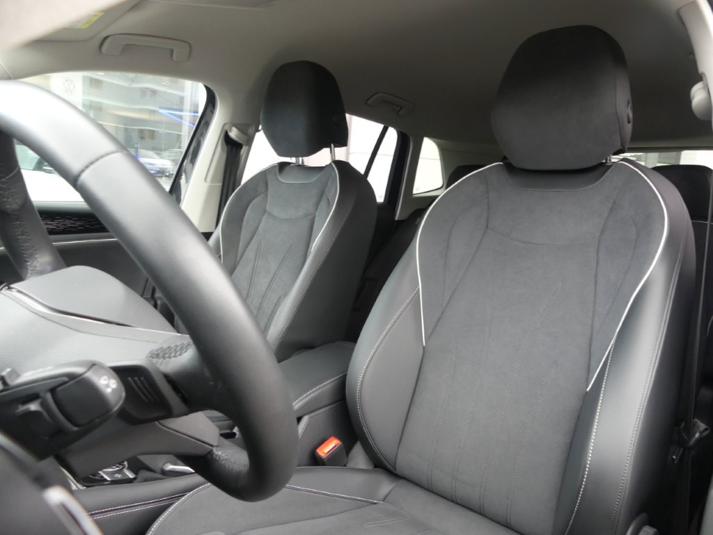 VW Tiguan 2.0 TDI SCR Elegance 4Motion DSG-image-9