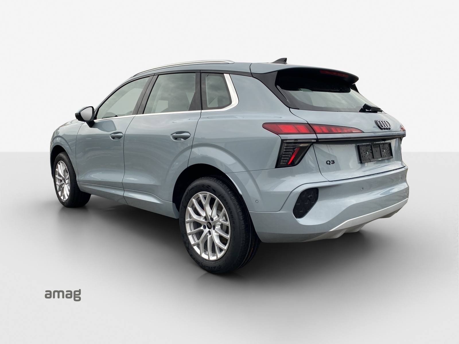 AUDI Q3 SUV 110 kW TFSI S tronic-image-2