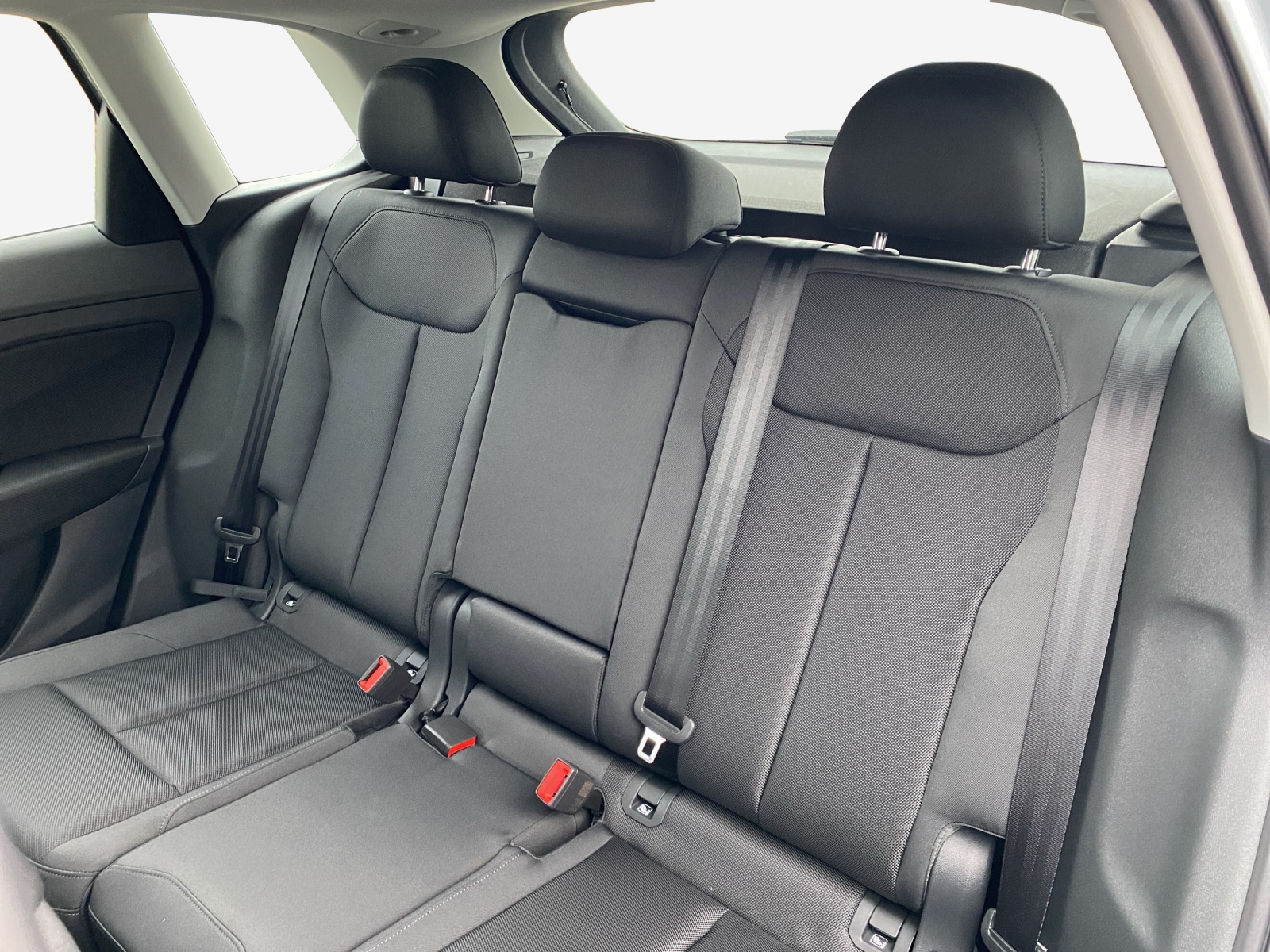 AUDI Q3 SUV 110 kW TFSI S tronic-image-11