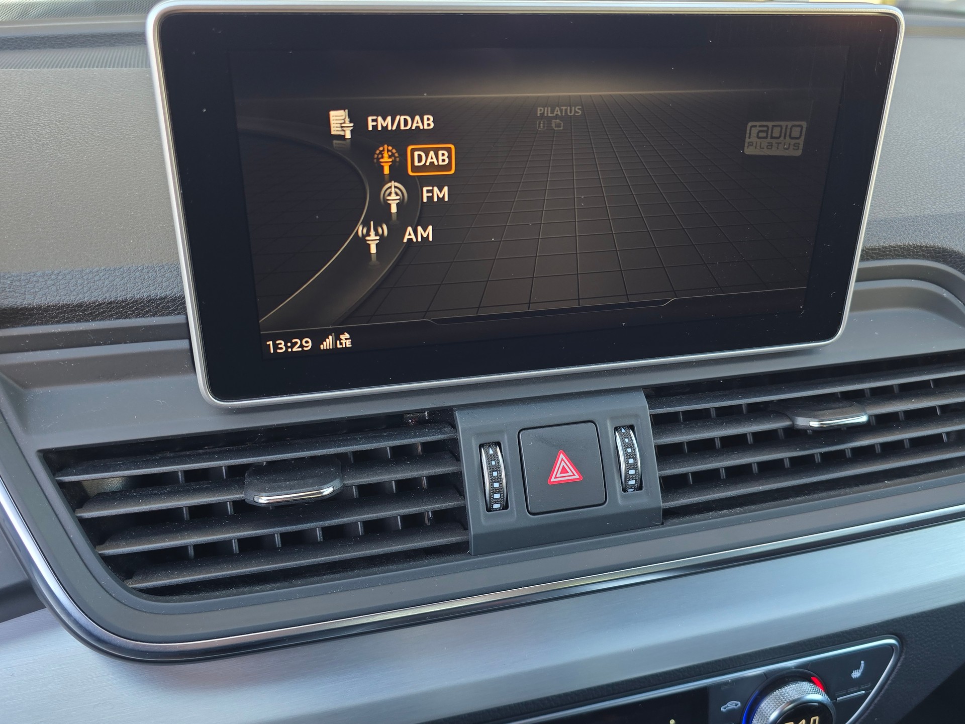 AUDI Q5 40 TDI S-Line Sport Quattro S-tronic-image-20
