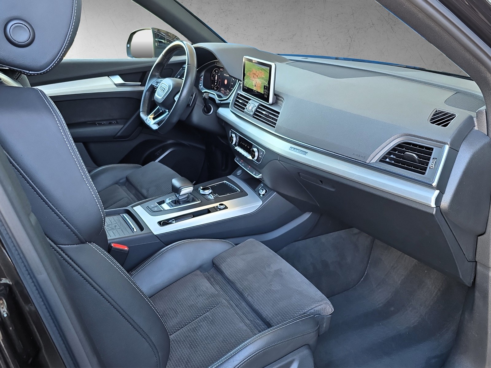 AUDI Q5 40 TDI S-Line Sport Quattro S-tronic-image-9