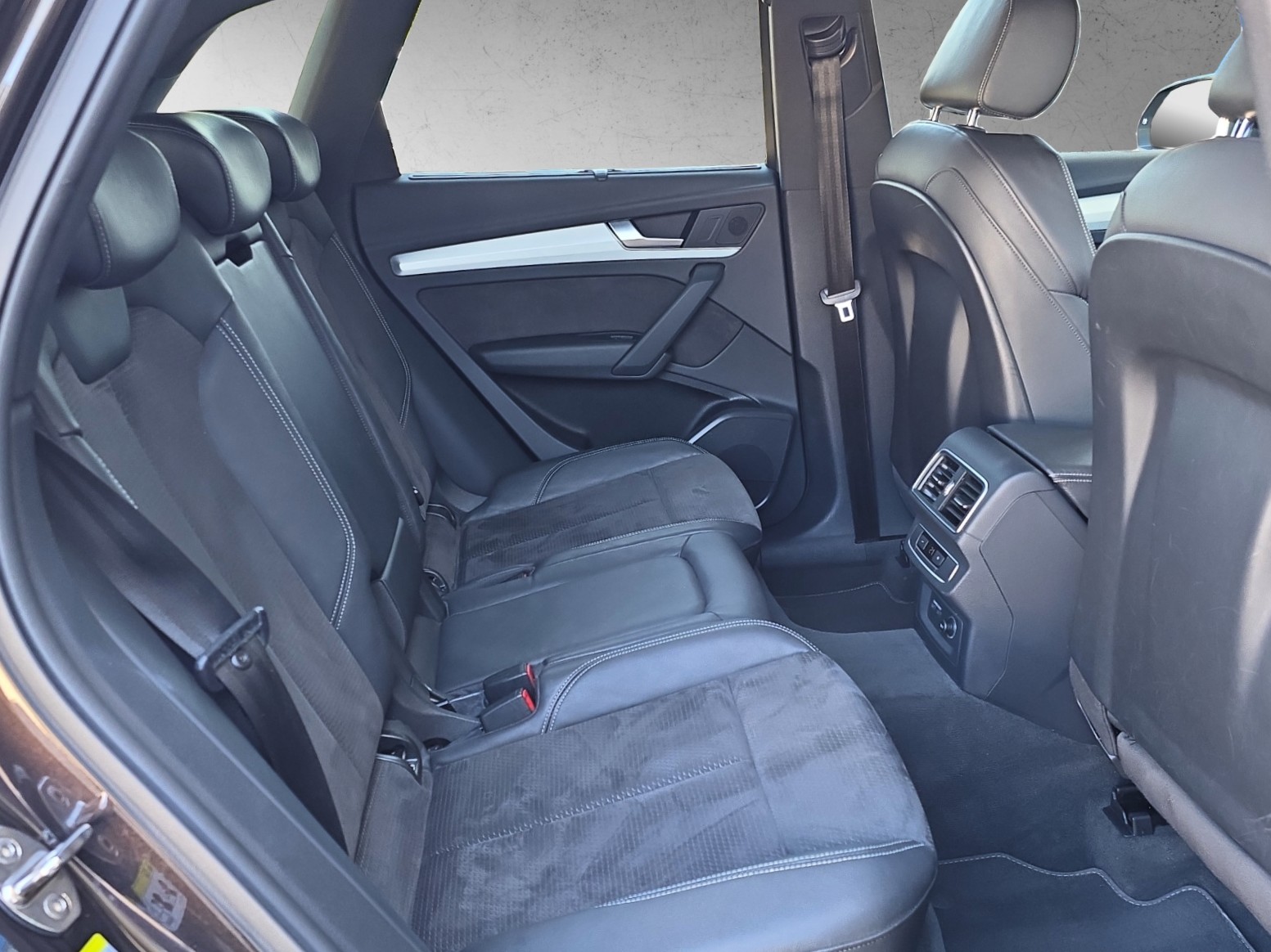 AUDI Q5 40 TDI S-Line Sport Quattro S-tronic-image-14
