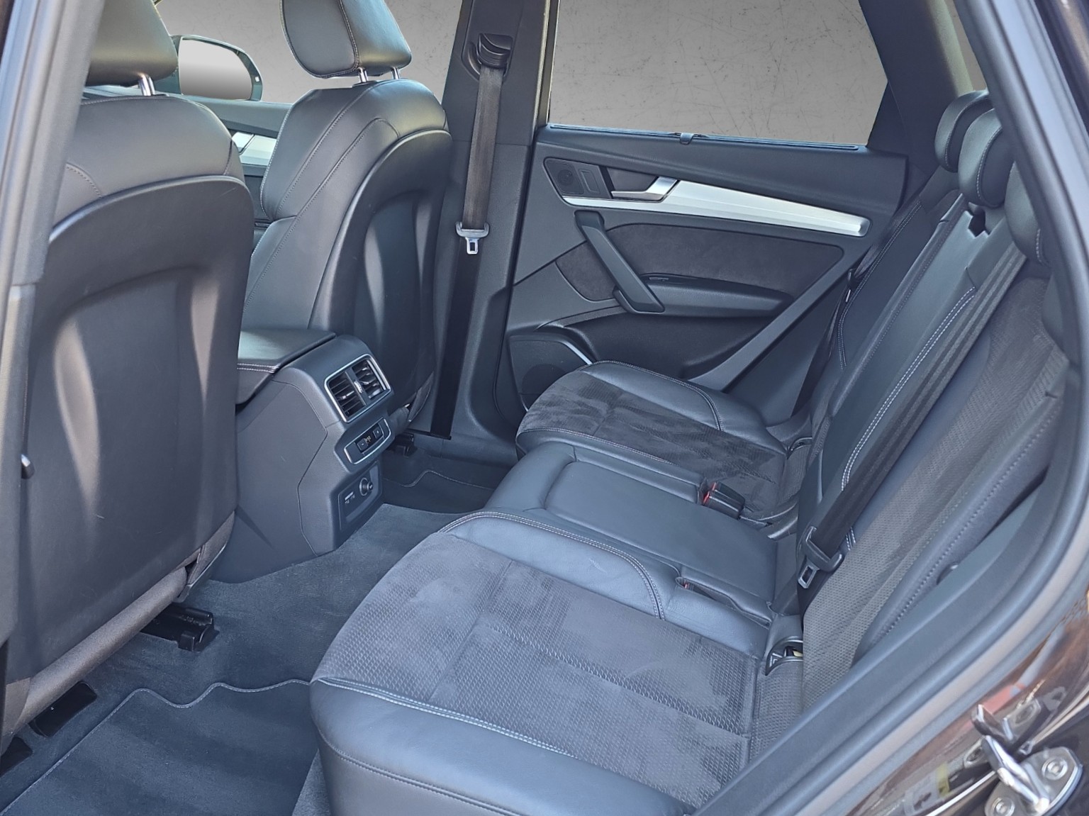 AUDI Q5 40 TDI S-Line Sport Quattro S-tronic-image-13
