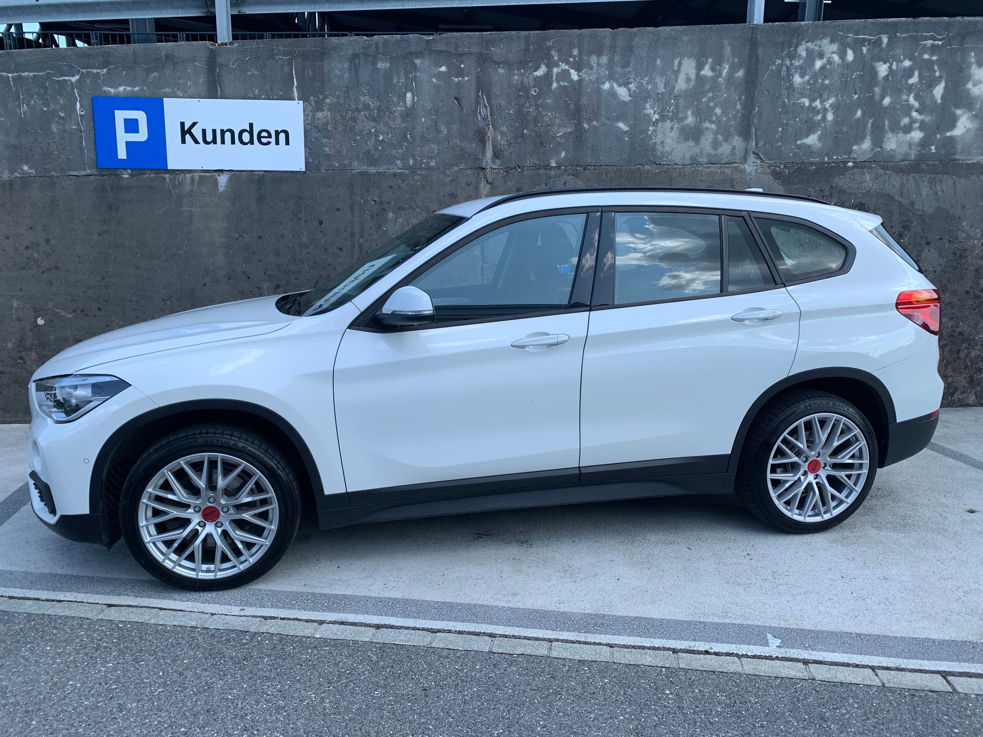 BMW X1 xDrive 20i Steptronic-image-0