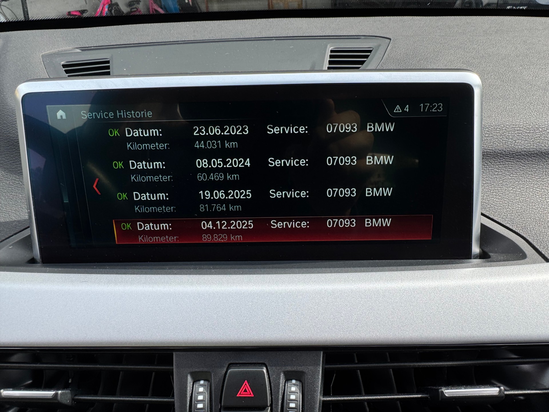 BMW X1 xDrive 20i Steptronic-image-6