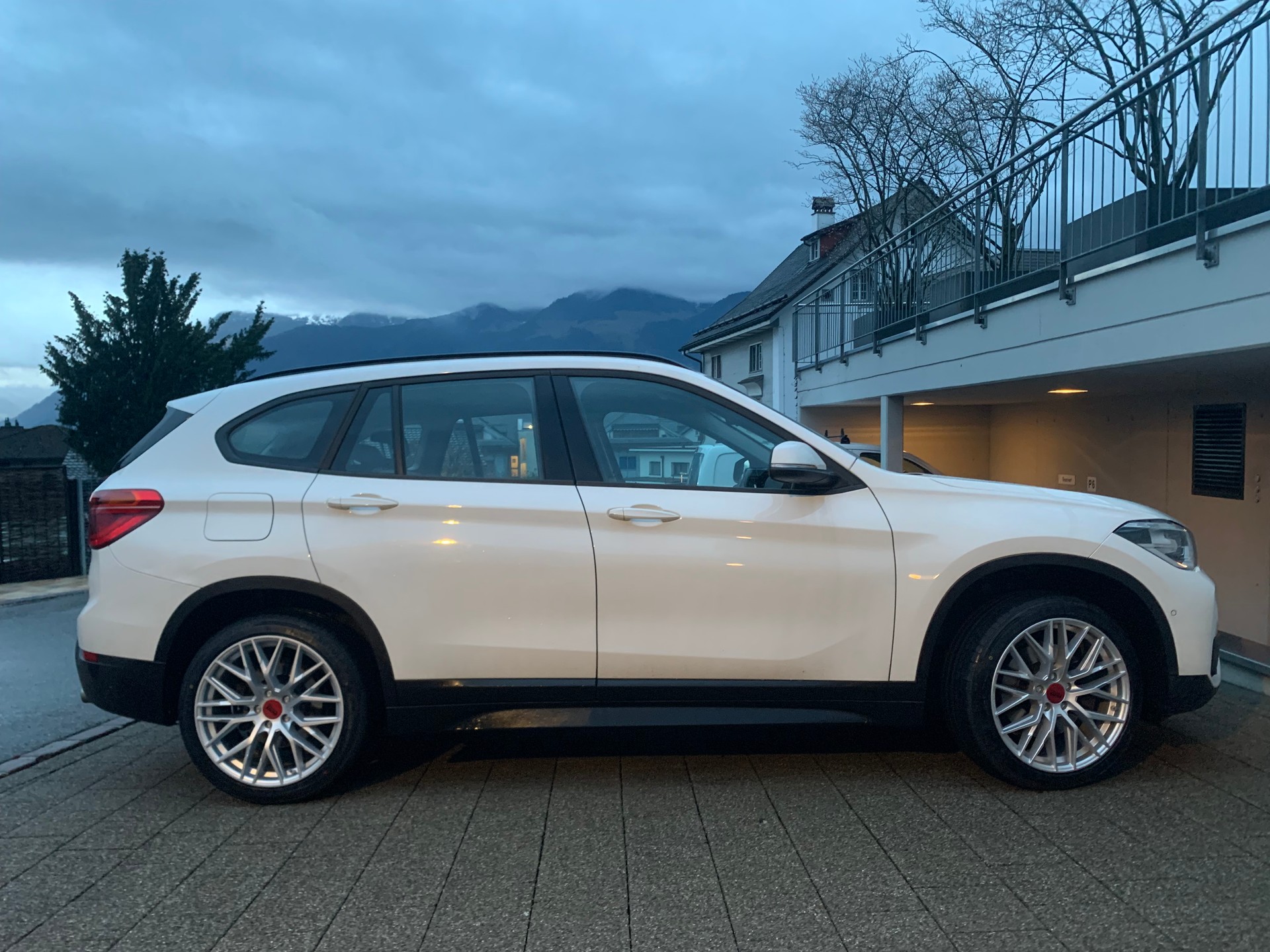 BMW X1 xDrive 20i Steptronic-image-1