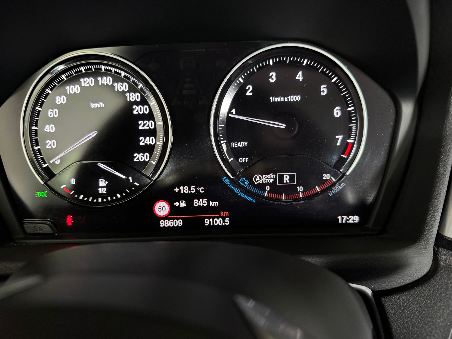 BMW X1 xDrive 20i Steptronic-image-5