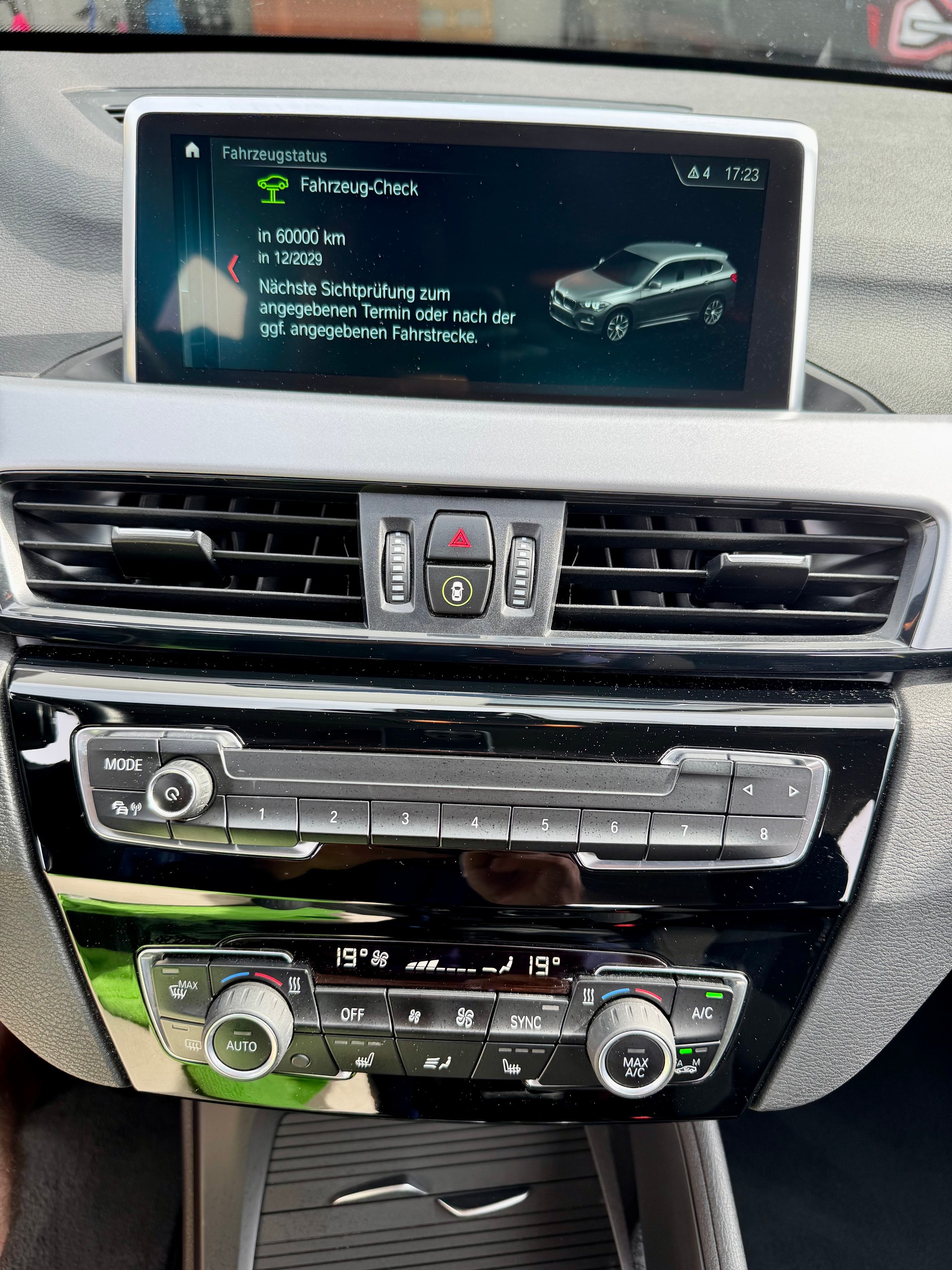 BMW X1 xDrive 20i Steptronic-image-8