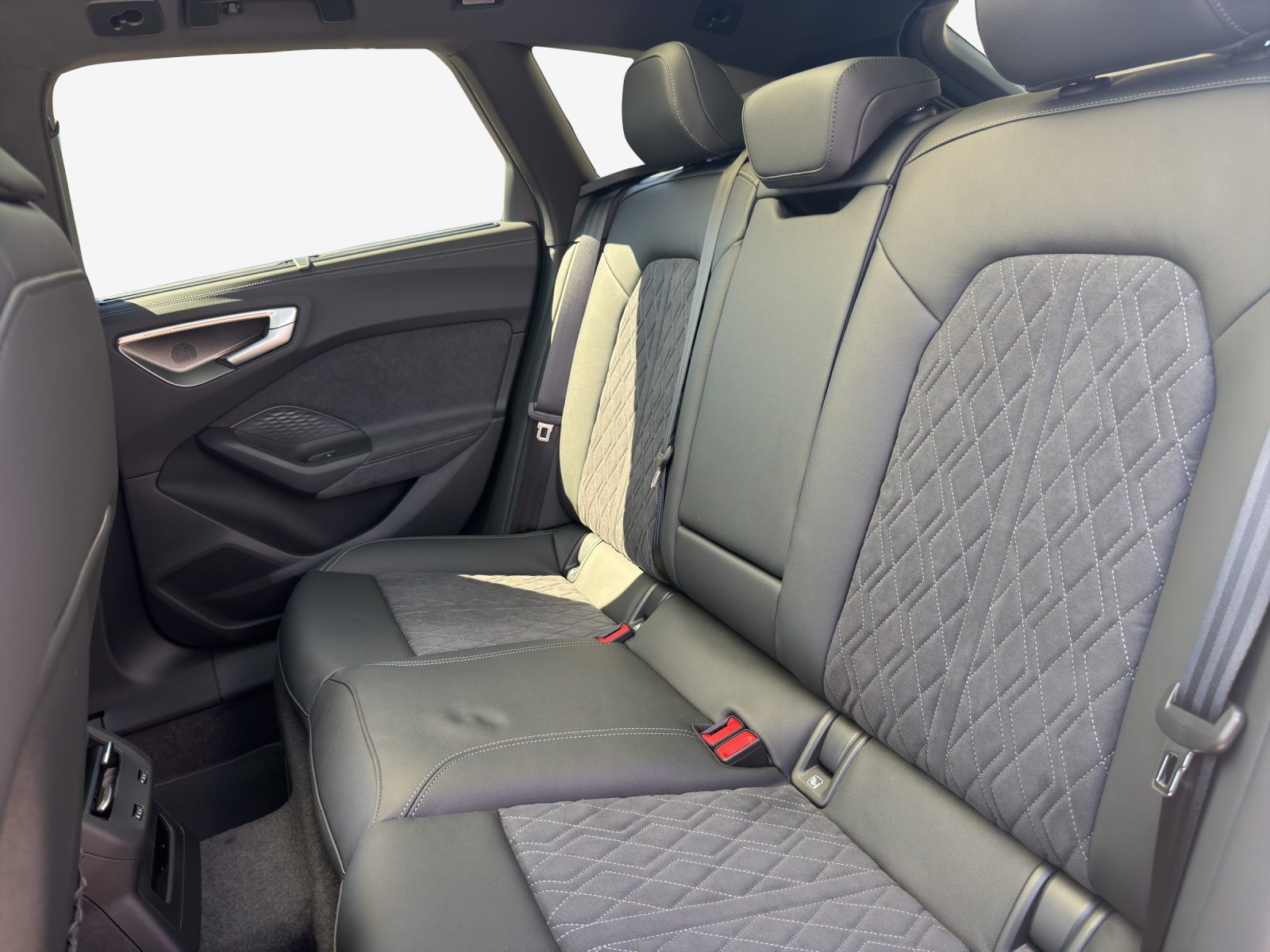 AUDI A5 Avant TDI quattro 150 kW Attraction S tronic-image-15