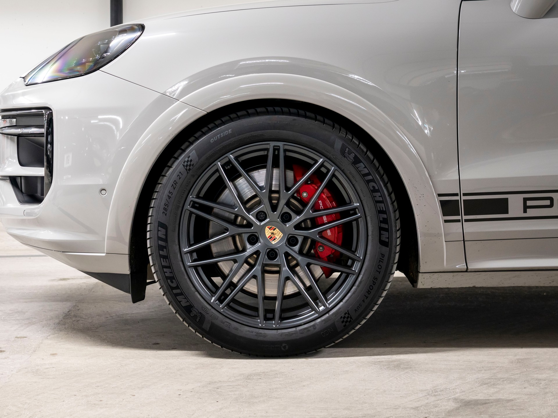PORSCHE Cayenne GTS Tiptronic-image-9