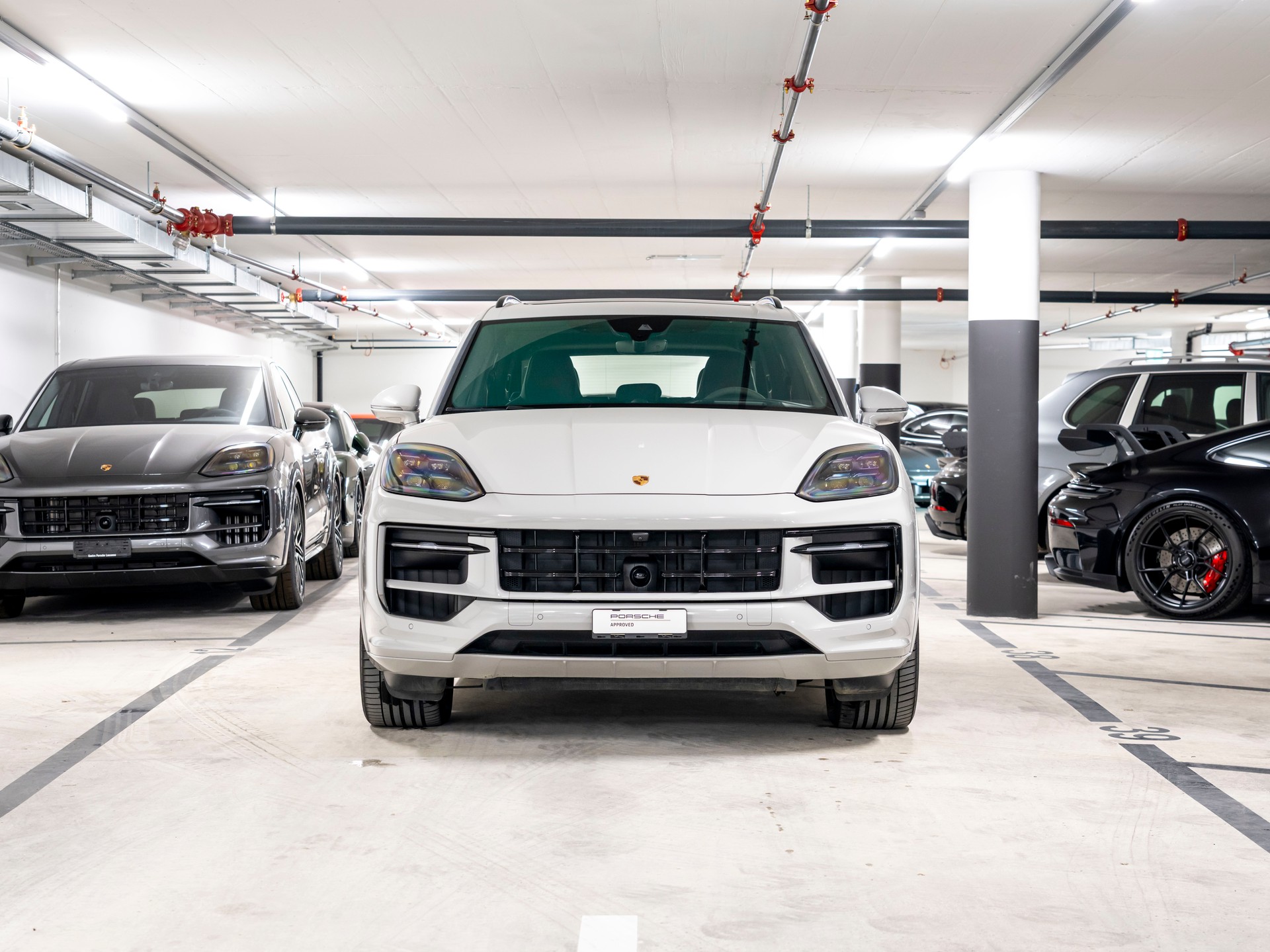 PORSCHE Cayenne GTS Tiptronic-showroom-element-3