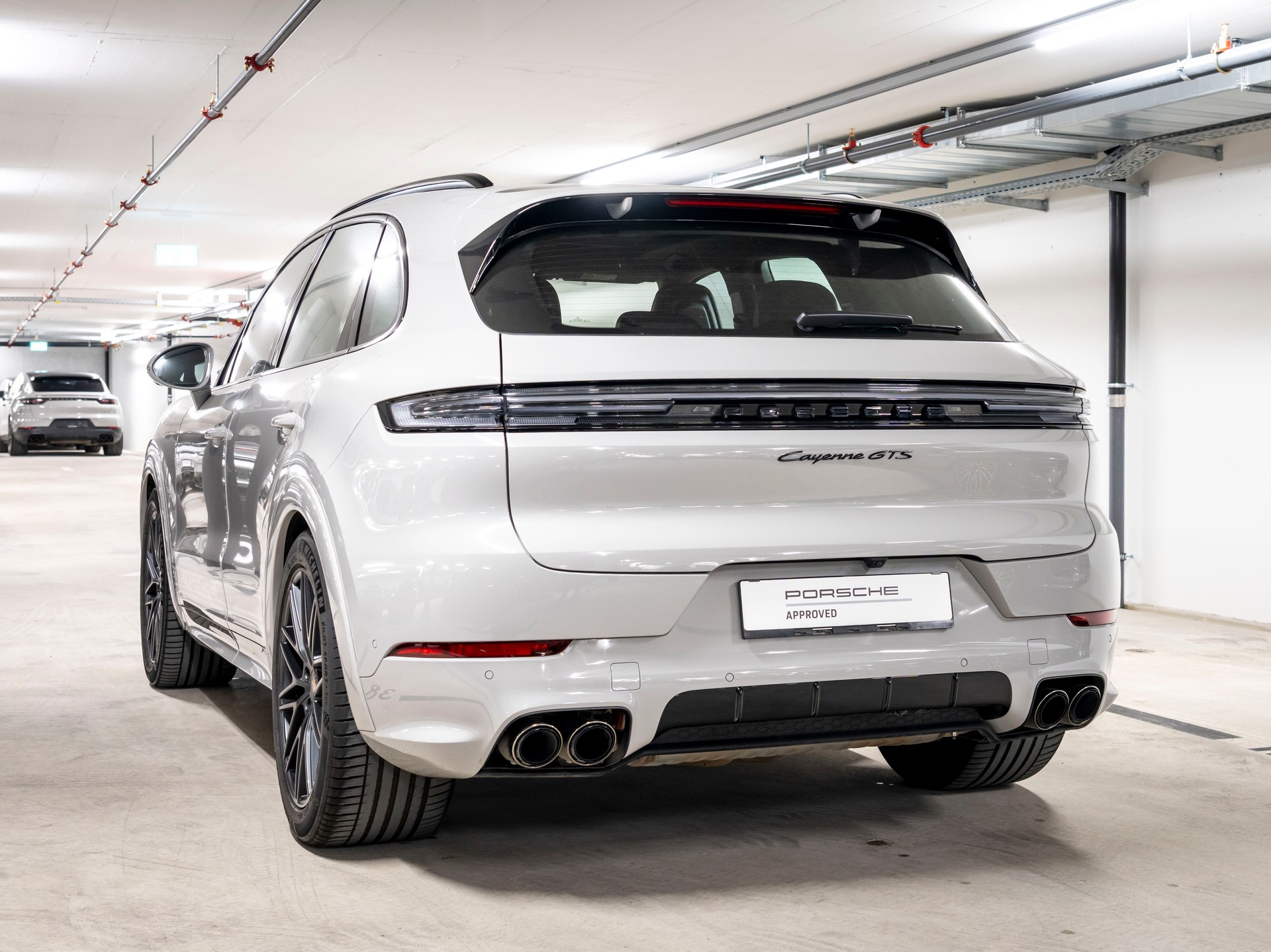 PORSCHE Cayenne GTS Tiptronic-showroom-element-2