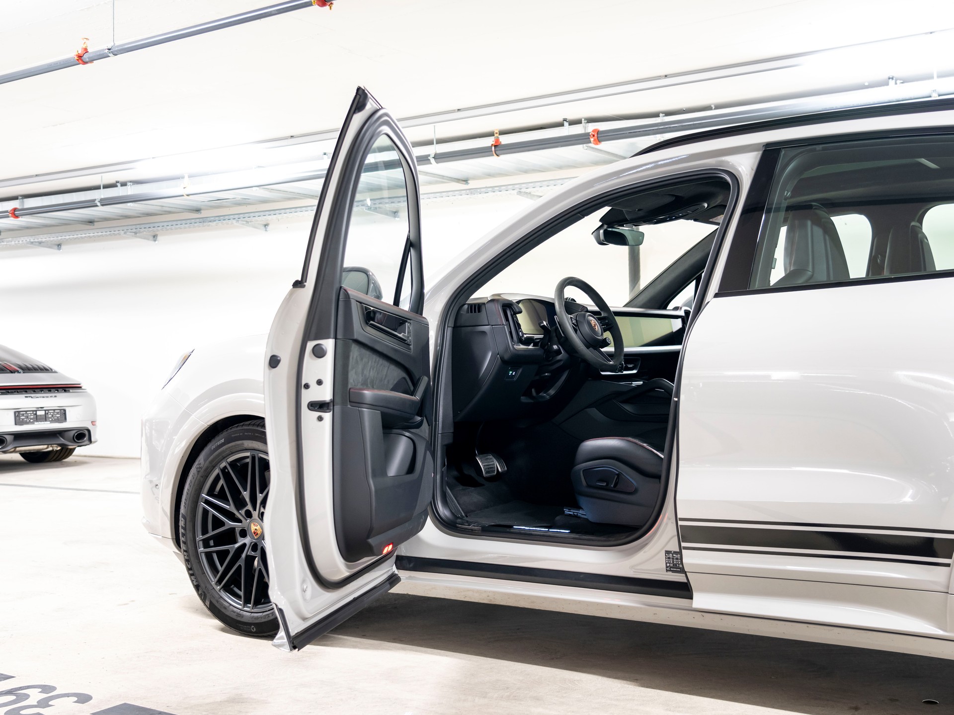 PORSCHE Cayenne GTS Tiptronic-image-11