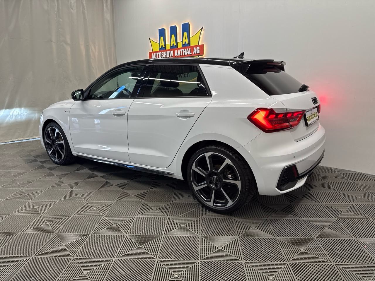 AUDI A1 Sportback 30 TFSI S Line Black Edition S-tronic-showroom-element-1