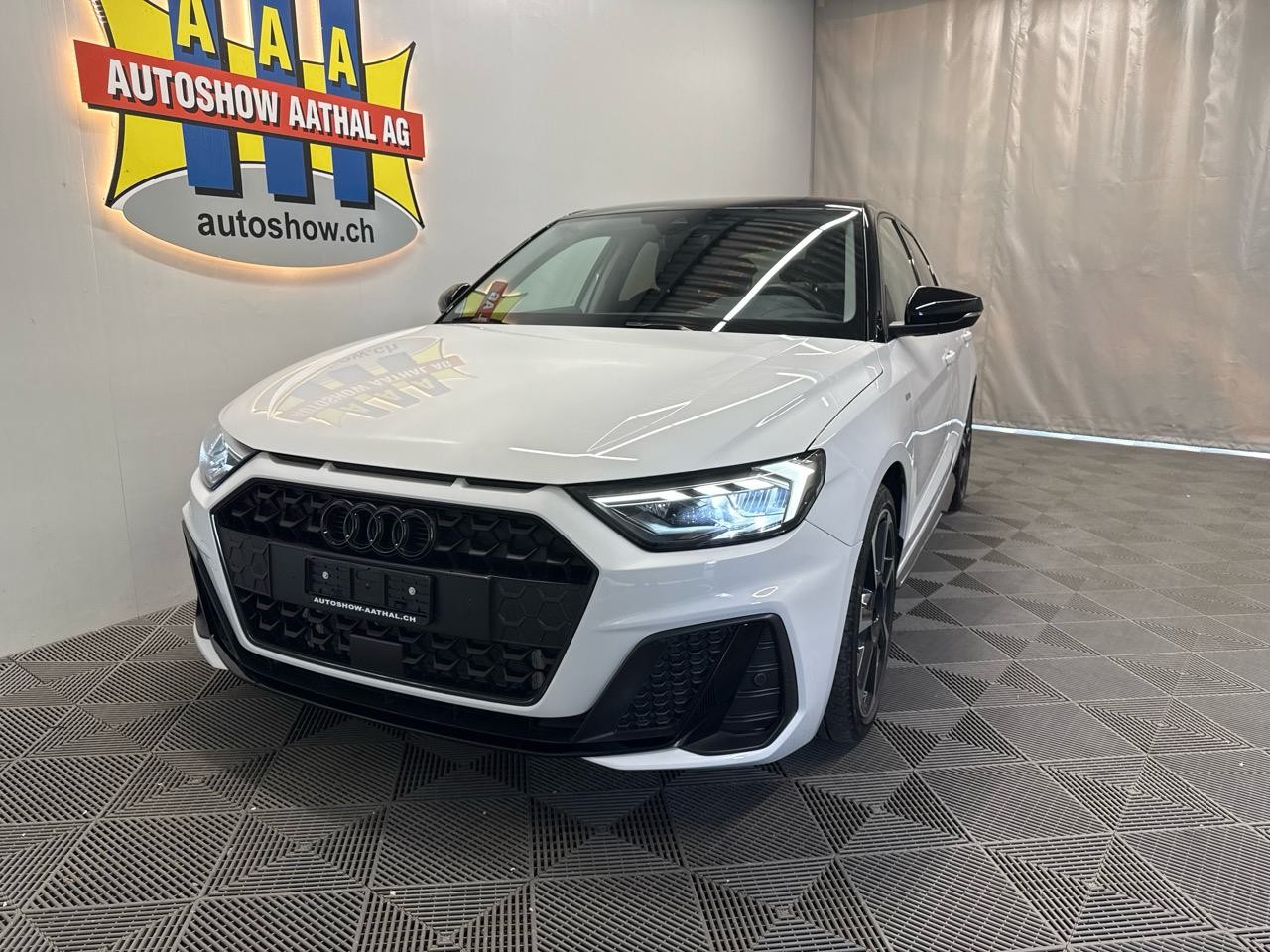 AUDI A1 Sportback 30 TFSI S Line Black Edition S-tronic-image-16