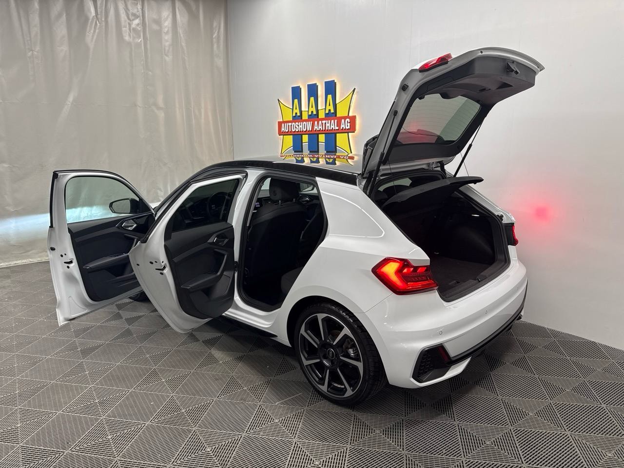 AUDI A1 Sportback 30 TFSI S Line Black Edition S-tronic-image-13