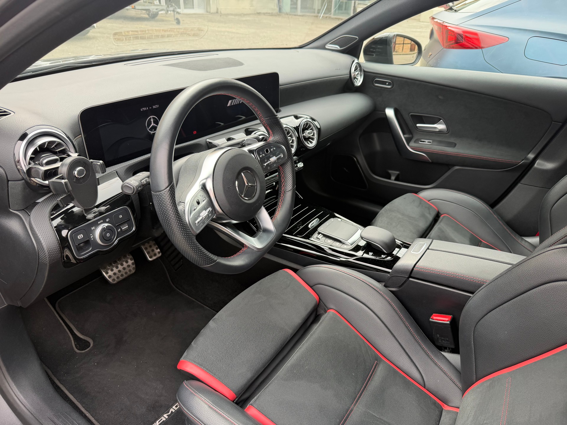 MERCEDES-BENZ A 45 AMG 4Matic+ Speedshift-image-10