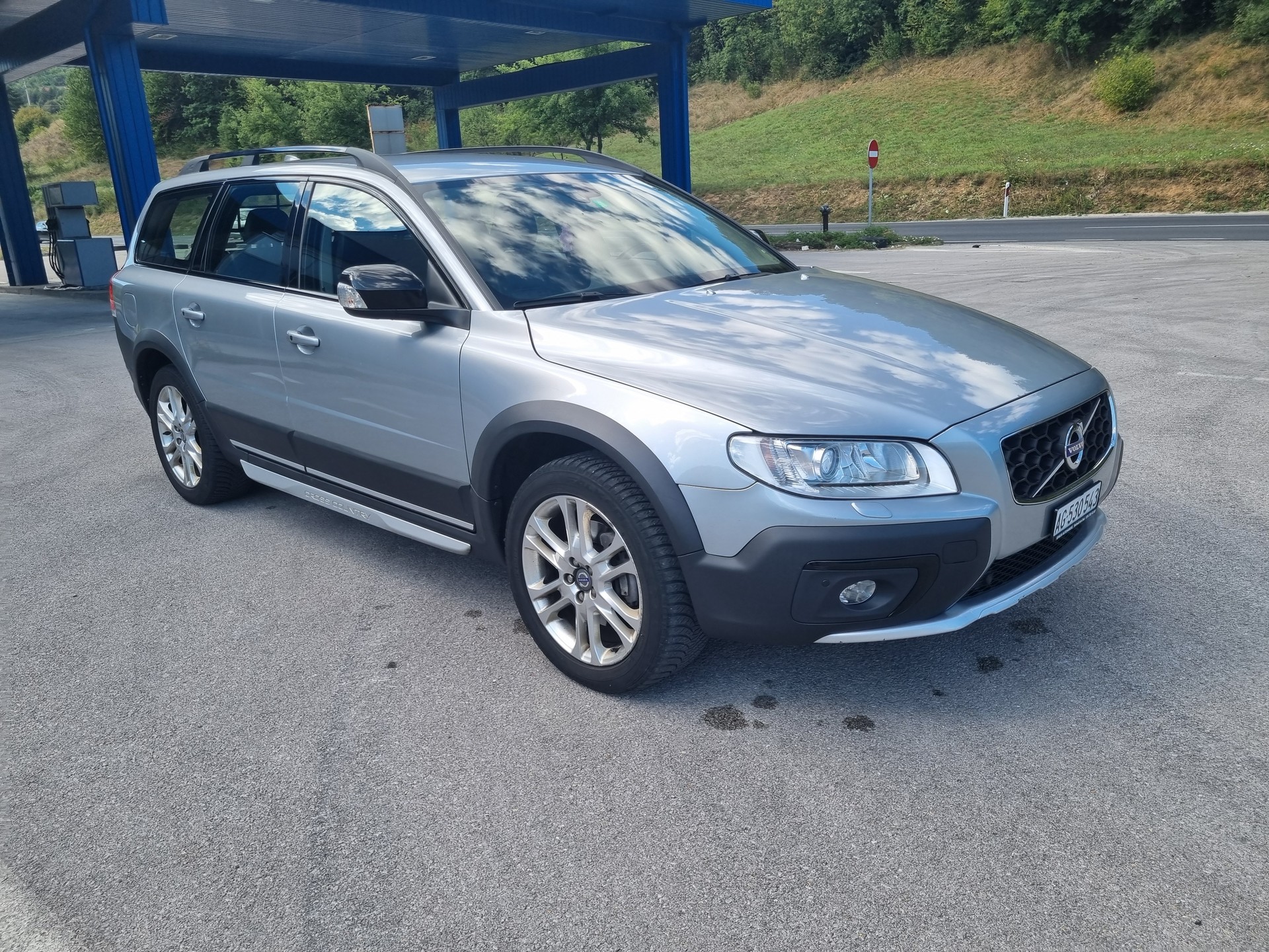 VOLVO XC70 D5 AWD Momentum Dynamic Edition Geartronic-image-4