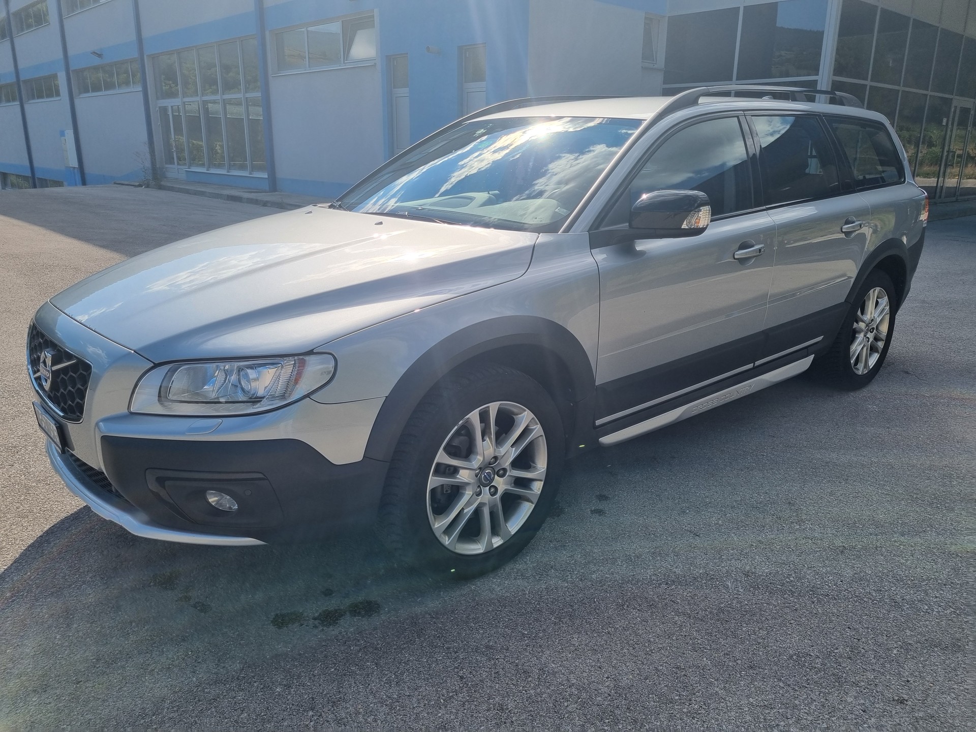 VOLVO XC70 D5 AWD Momentum Dynamic Edition Geartronic-image-0