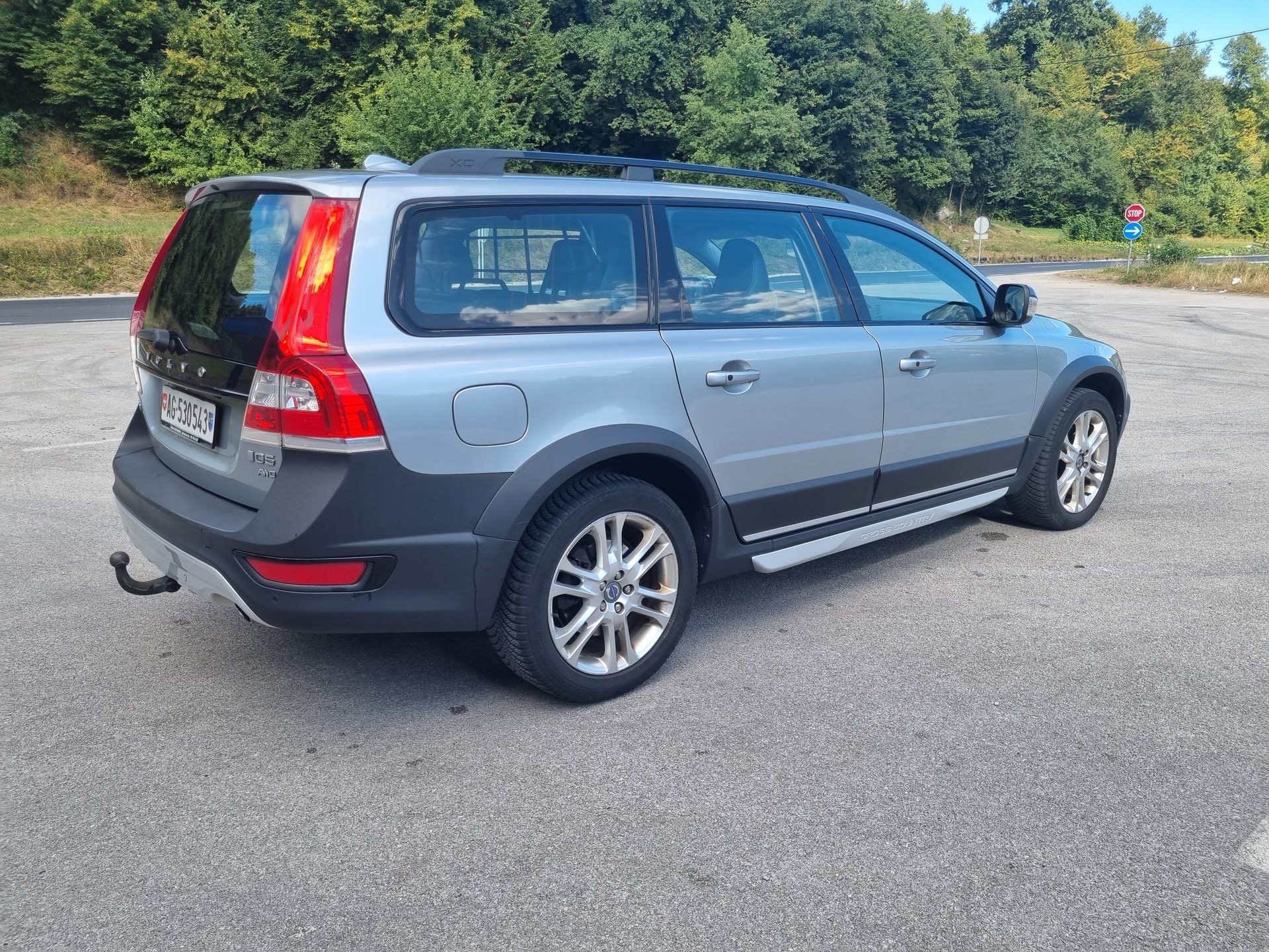 VOLVO XC70 D5 AWD Momentum Dynamic Edition Geartronic-image-1