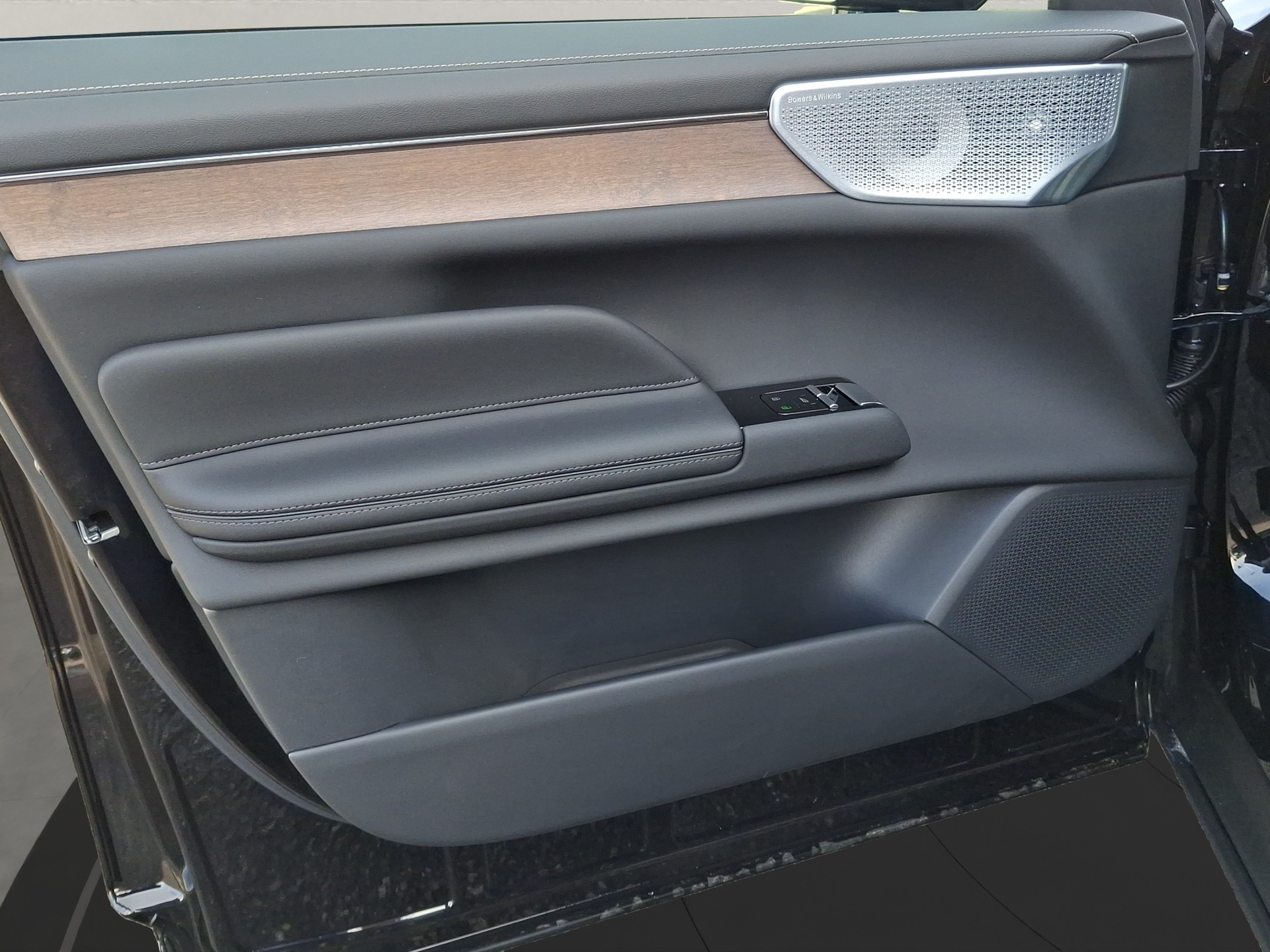 VOLVO ES90 Ultra-image-13