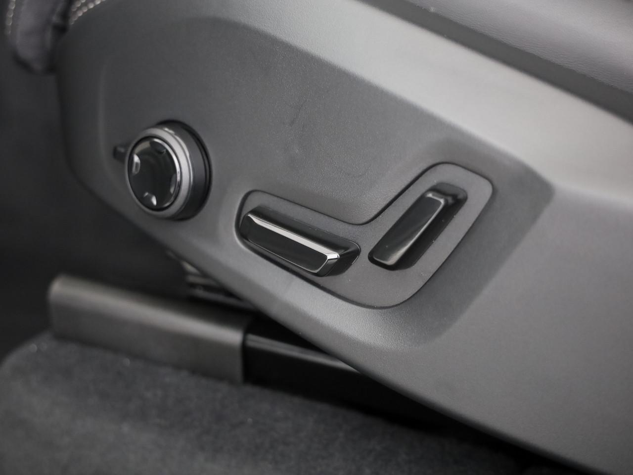 VOLVO XC90 2.0 B5 MH Black Edition AWD-image-16