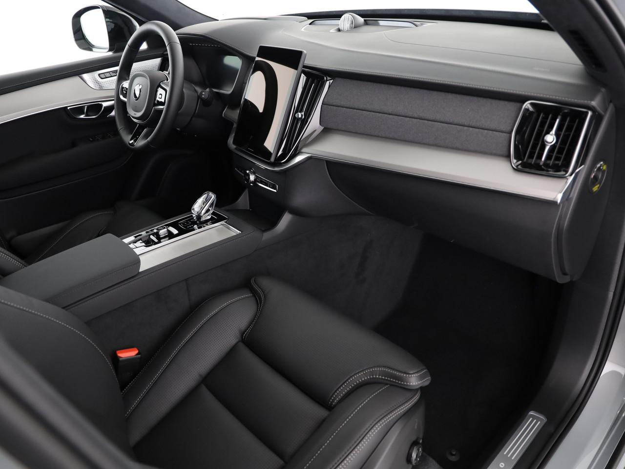 VOLVO XC90 2.0 B5 MH Black Edition AWD-image-10