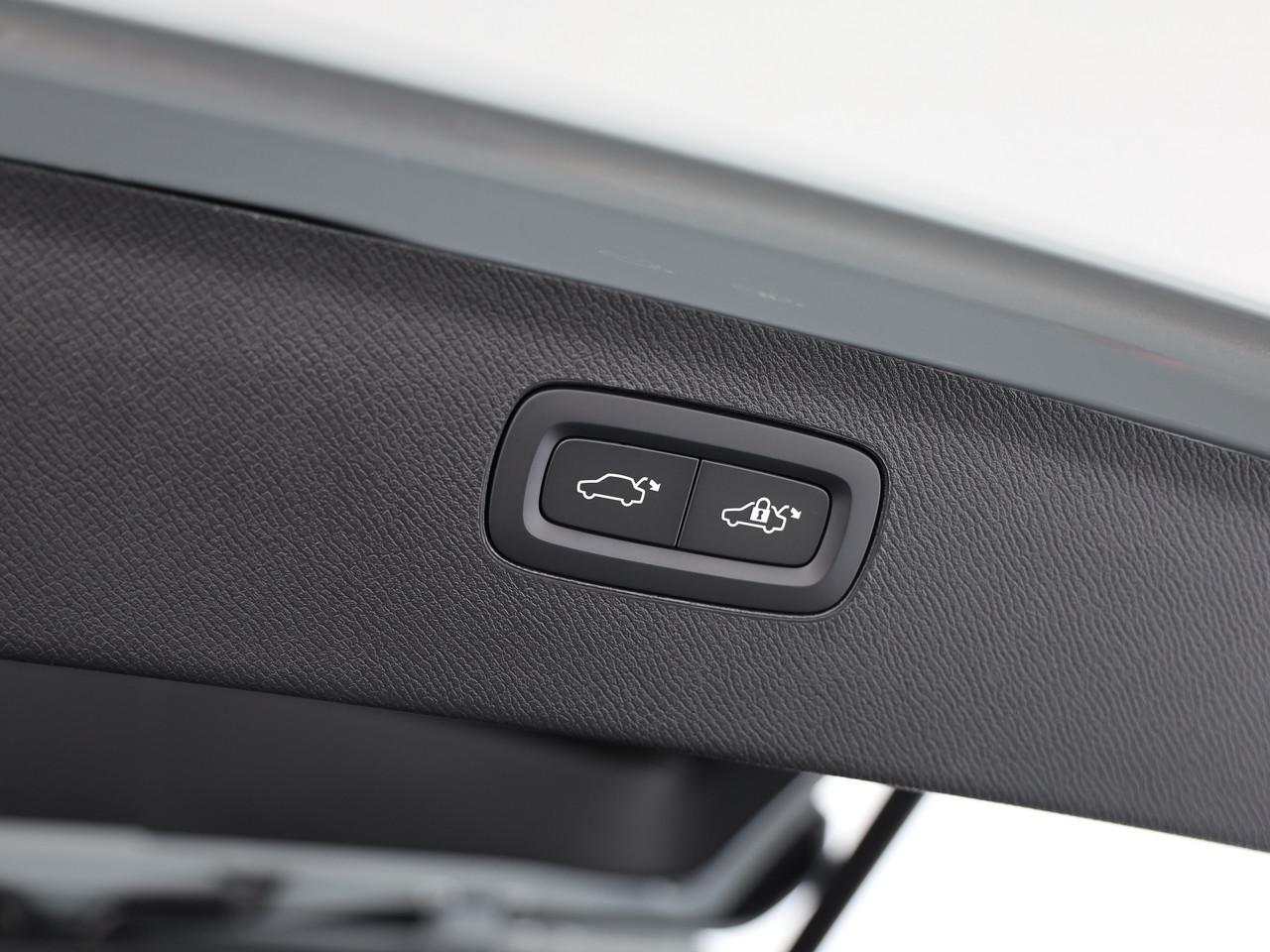 VOLVO XC90 2.0 B5 MH Black Edition AWD-image-17