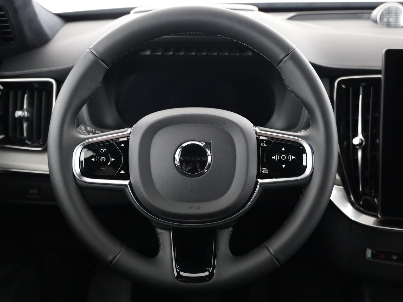 VOLVO XC90 2.0 B5 MH Black Edition AWD-image-8