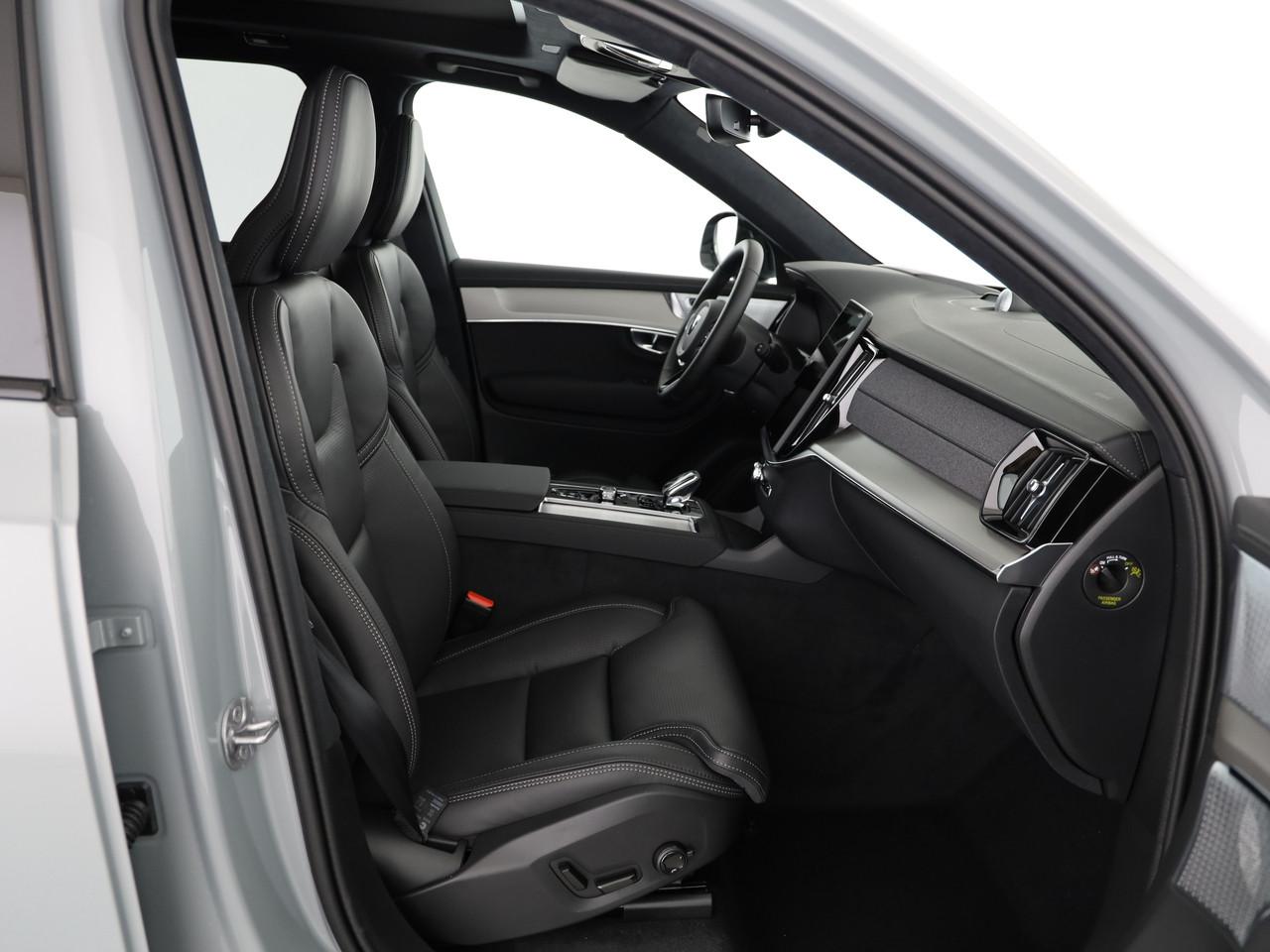 VOLVO XC90 2.0 B5 MH Black Edition AWD-image-12
