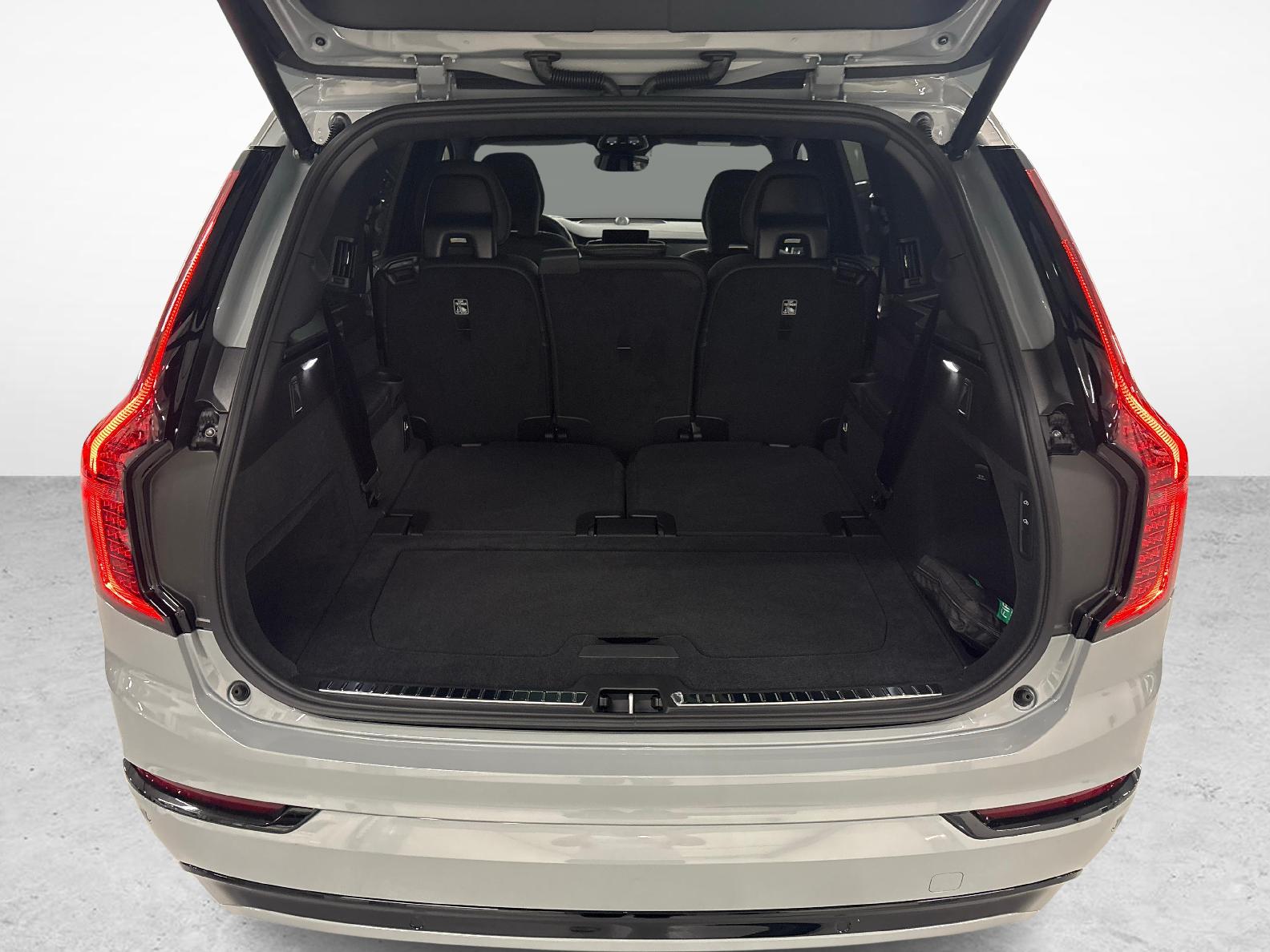 VOLVO XC90 2.0 B5 MH Black Edition AWD-image-33