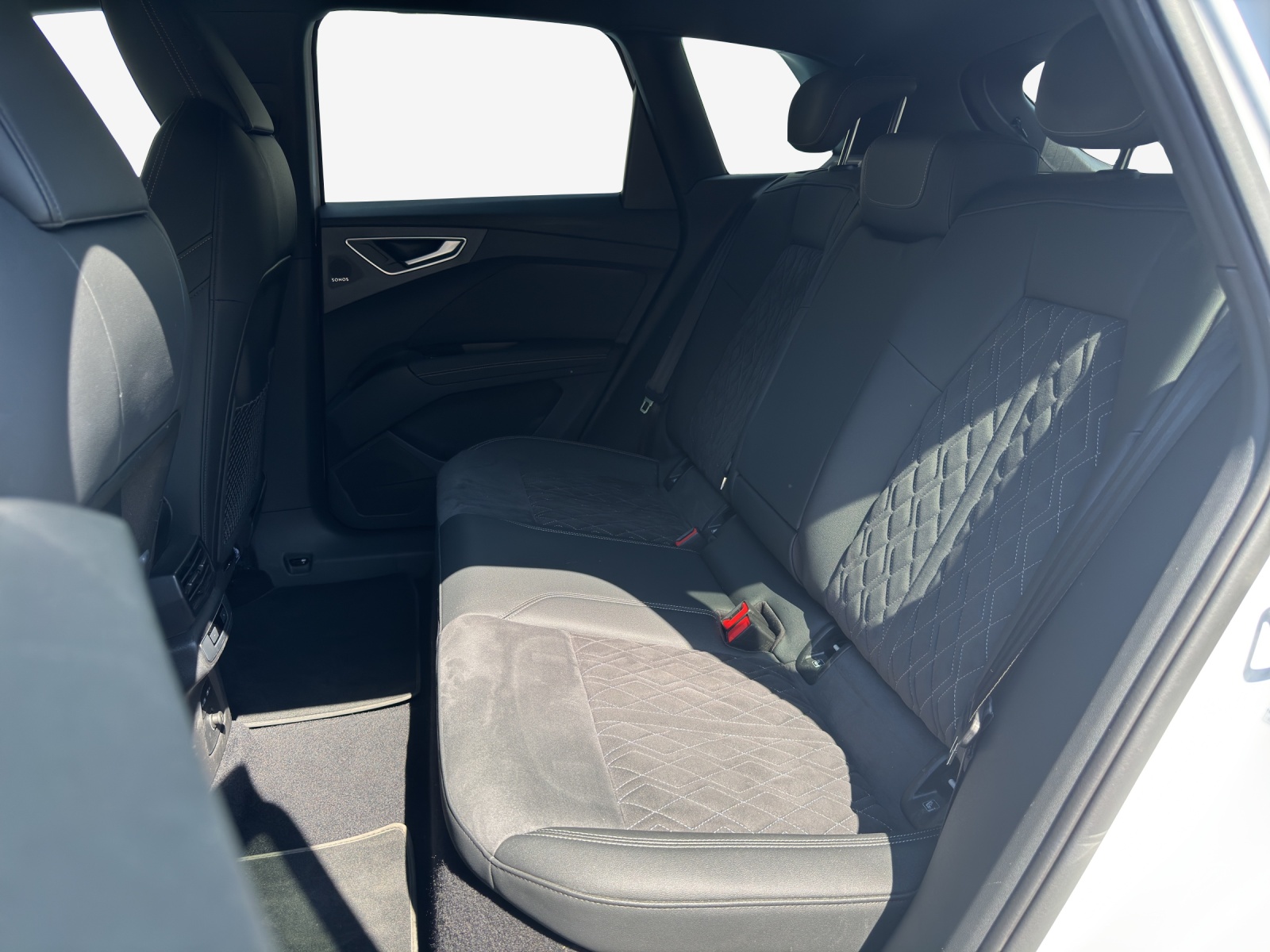 AUDI Q4 e-tron 40-image-11