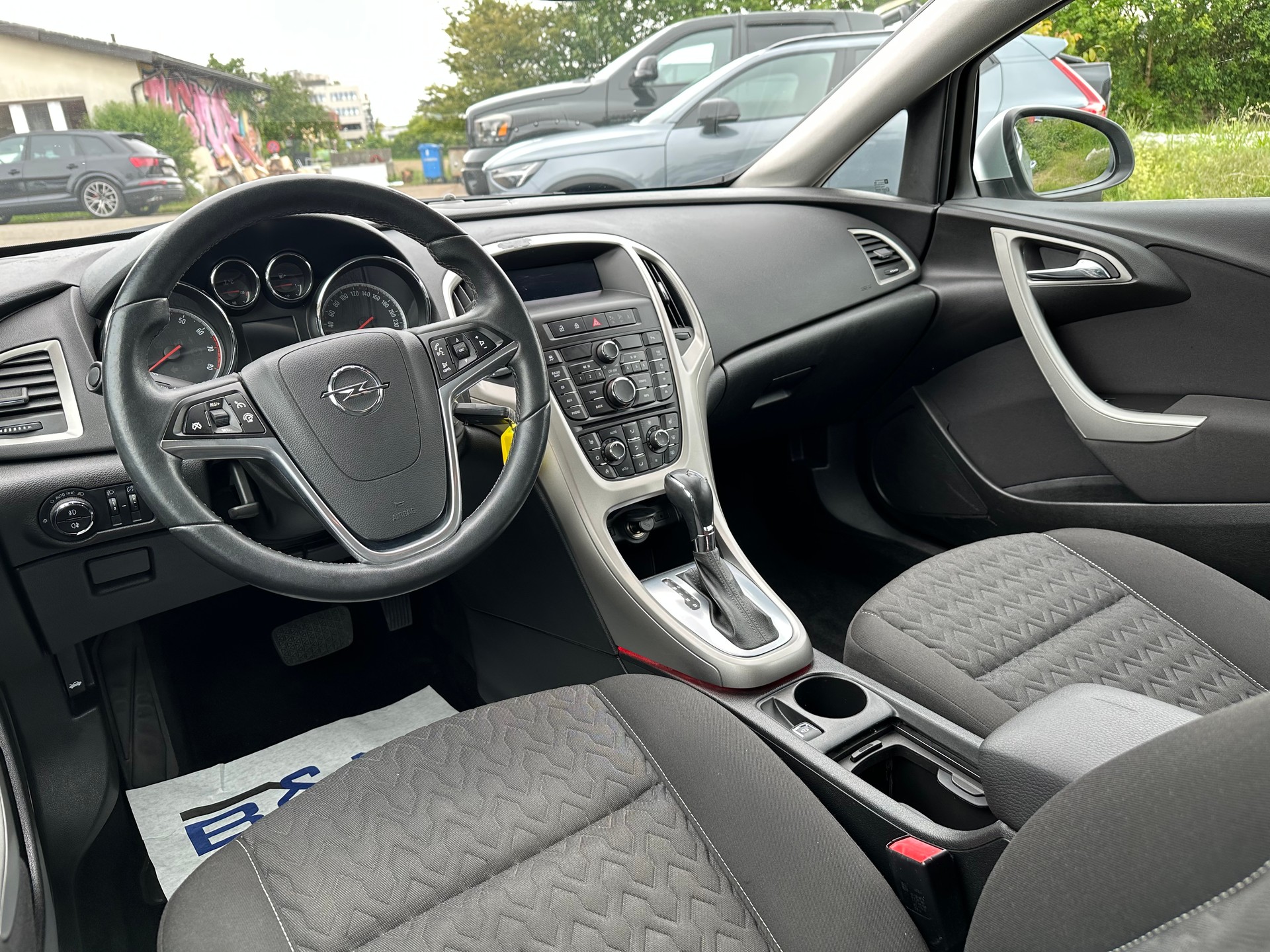 OPEL Astra 1.4i 16V Turbo Anniversary Edition Automatic-image-9