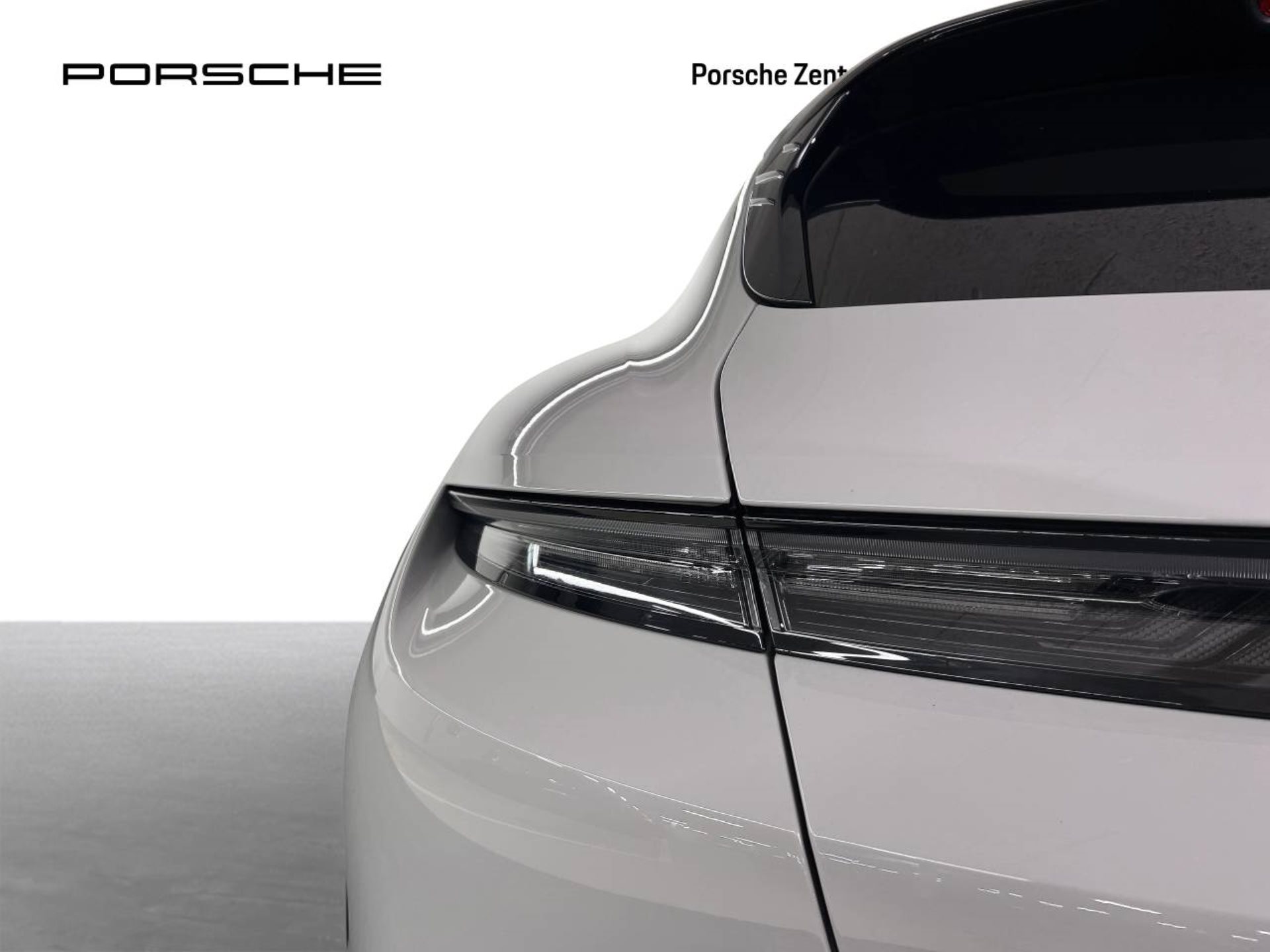PORSCHE Taycan 4 Cross Turismo-image-12