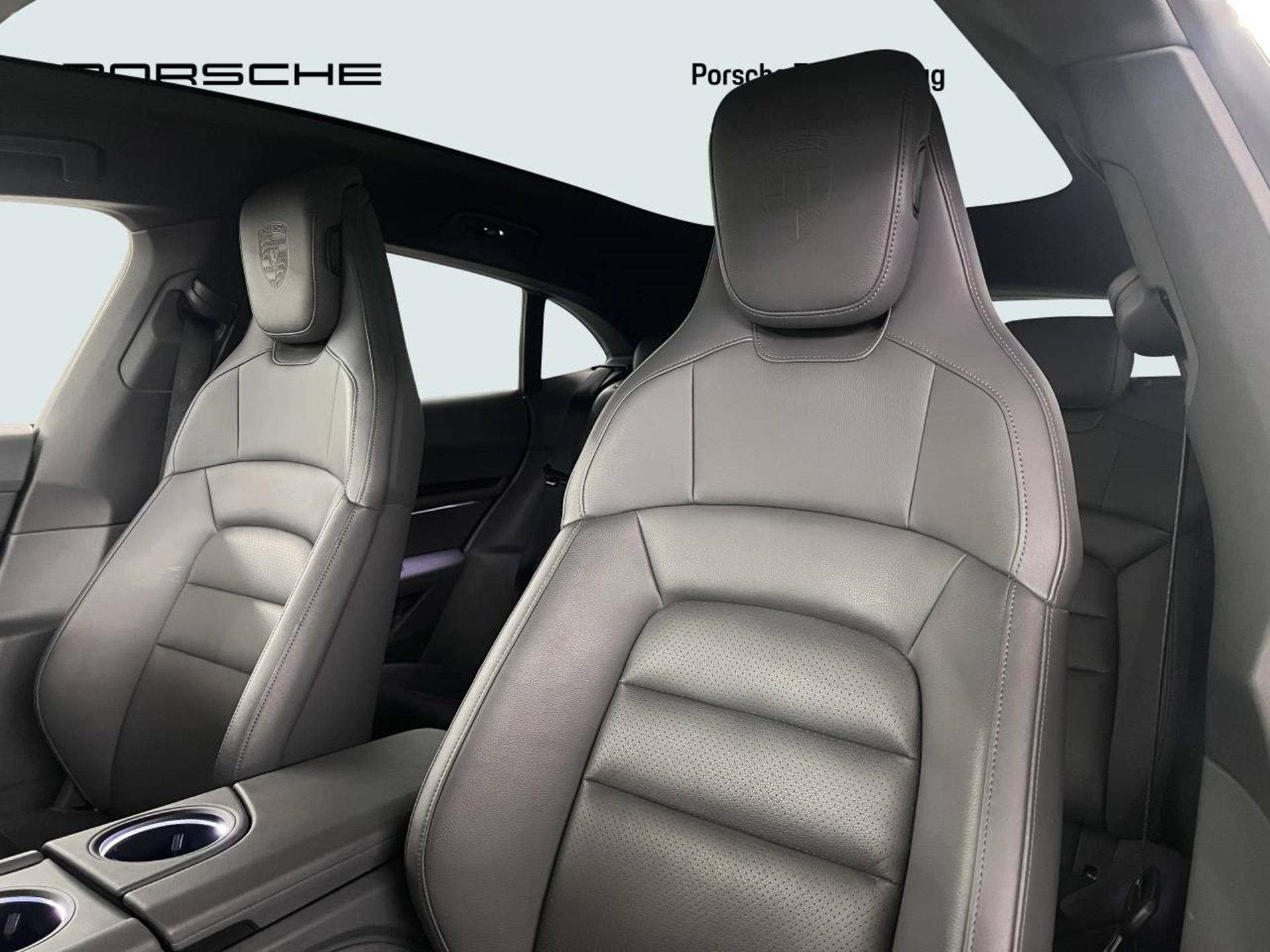 PORSCHE Taycan 4 Cross Turismo-image-4