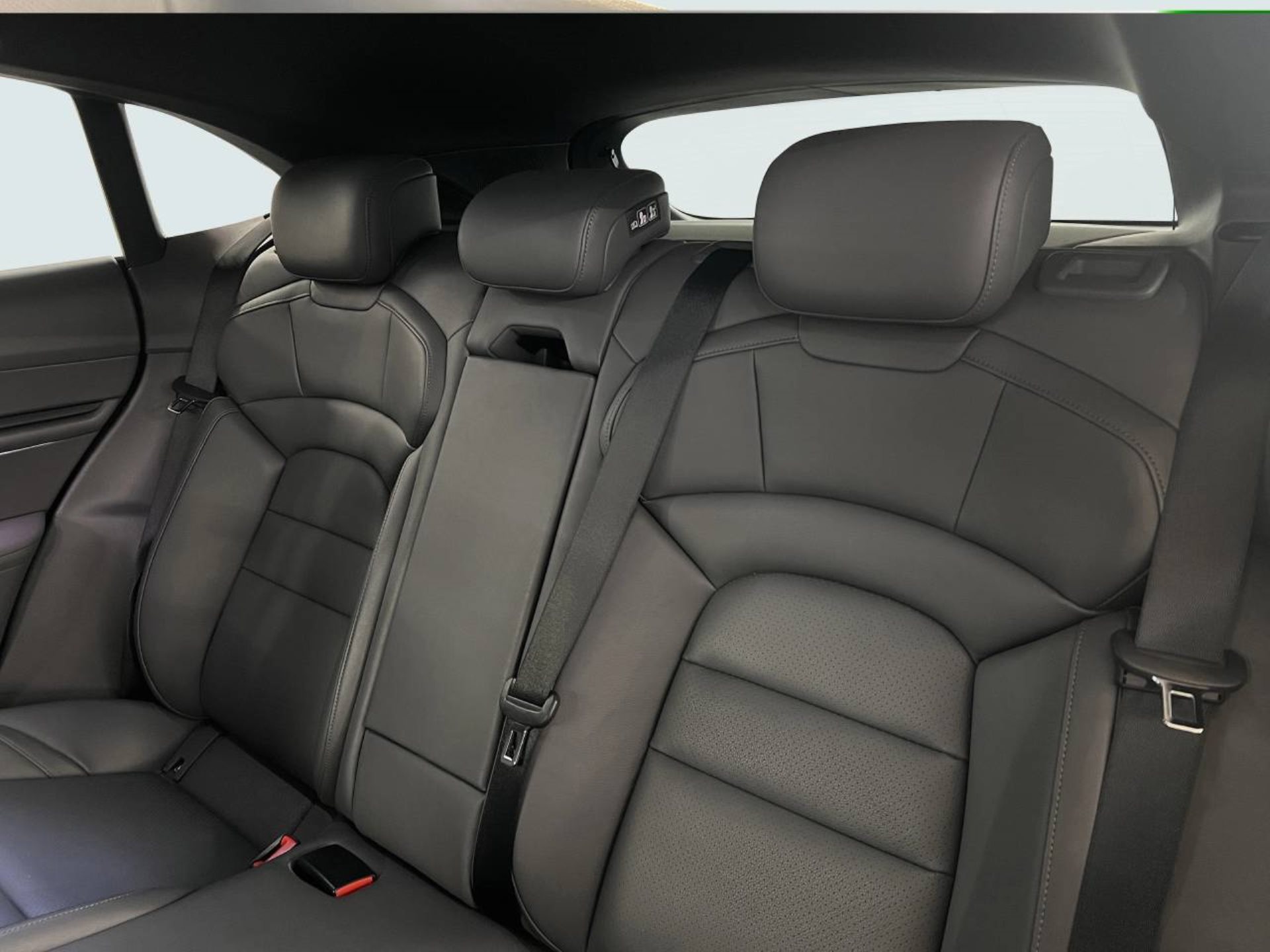 PORSCHE Taycan 4 Cross Turismo-image-22