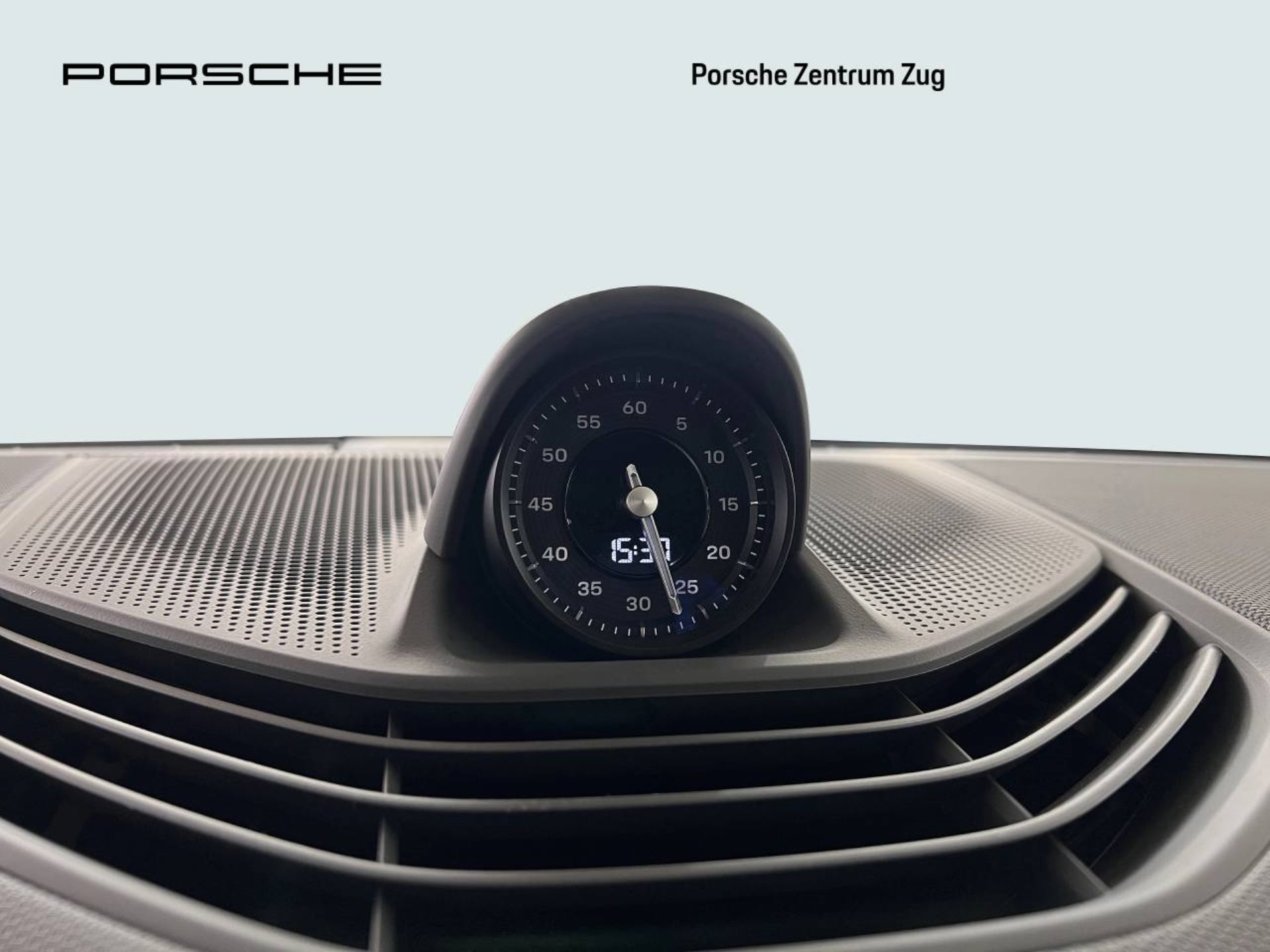 PORSCHE Taycan 4 Cross Turismo-image-26