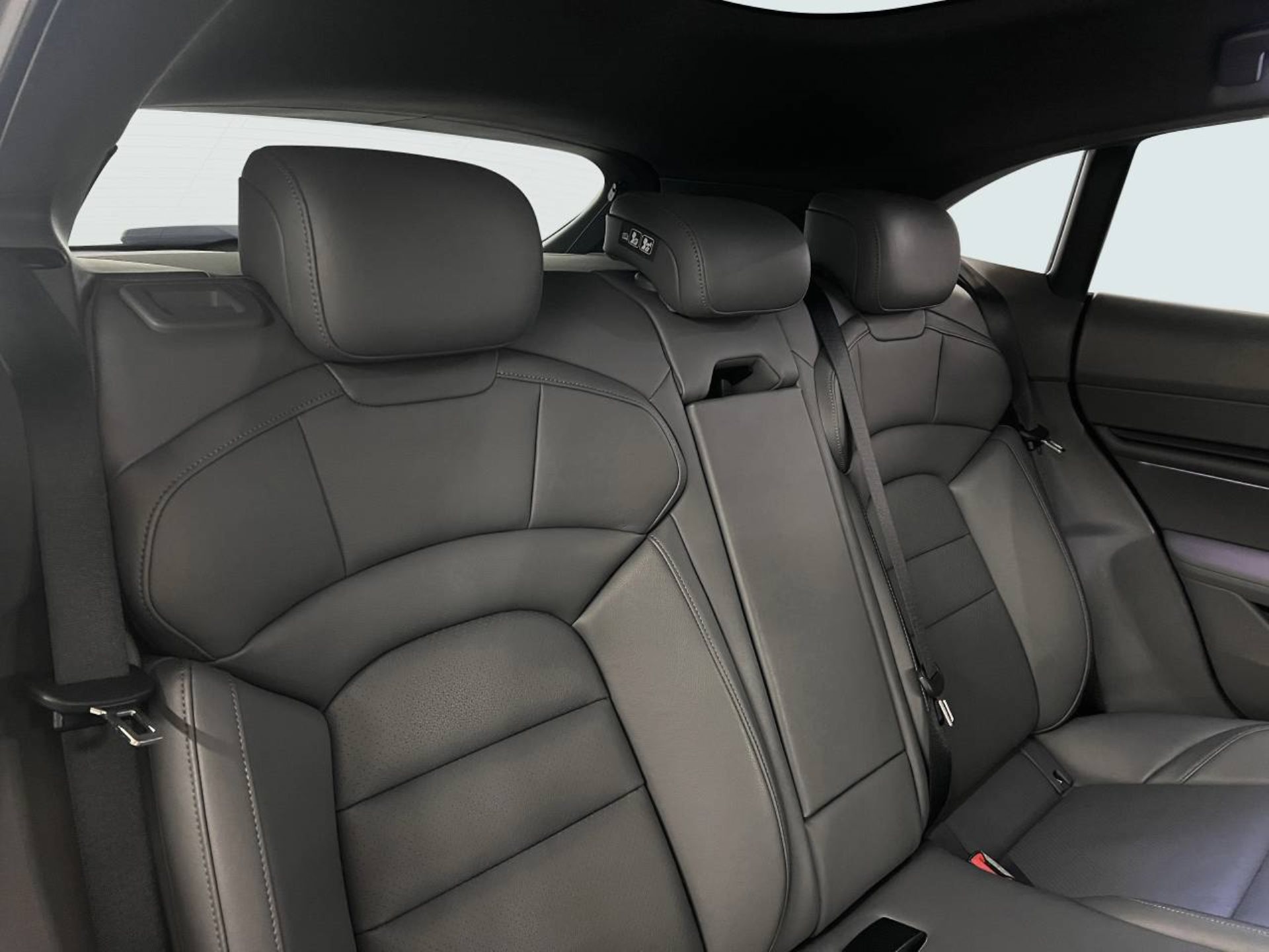 PORSCHE Taycan 4 Cross Turismo-image-23