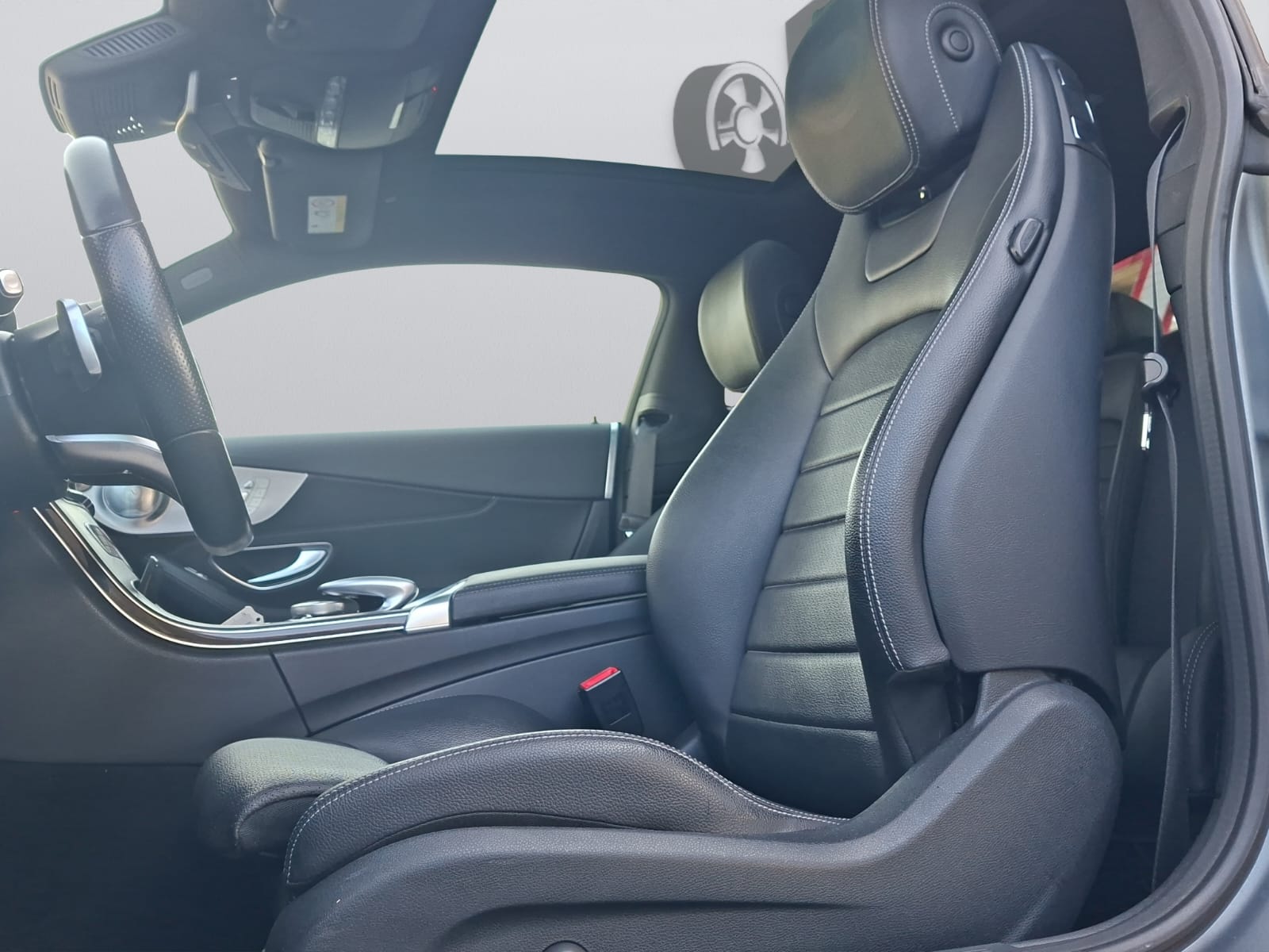 MERCEDES-BENZ C 200 Coupé 4Matic 9G-Tronic-image-9