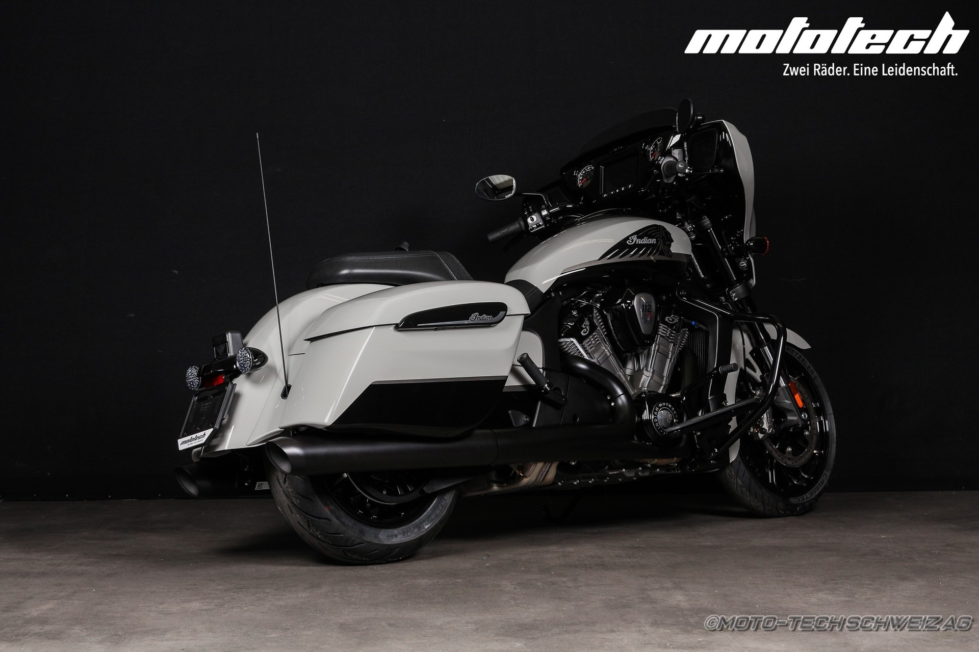 INDIAN Chieftain Dark Horse-showroom-element-1