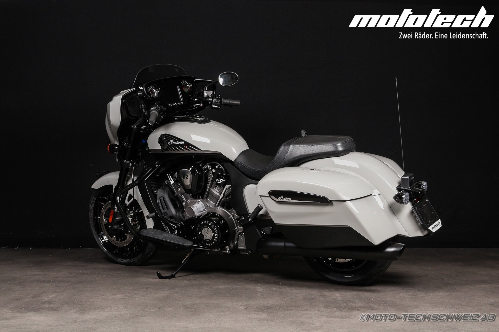 INDIAN Chieftain Dark Horse-showroom-element-2
