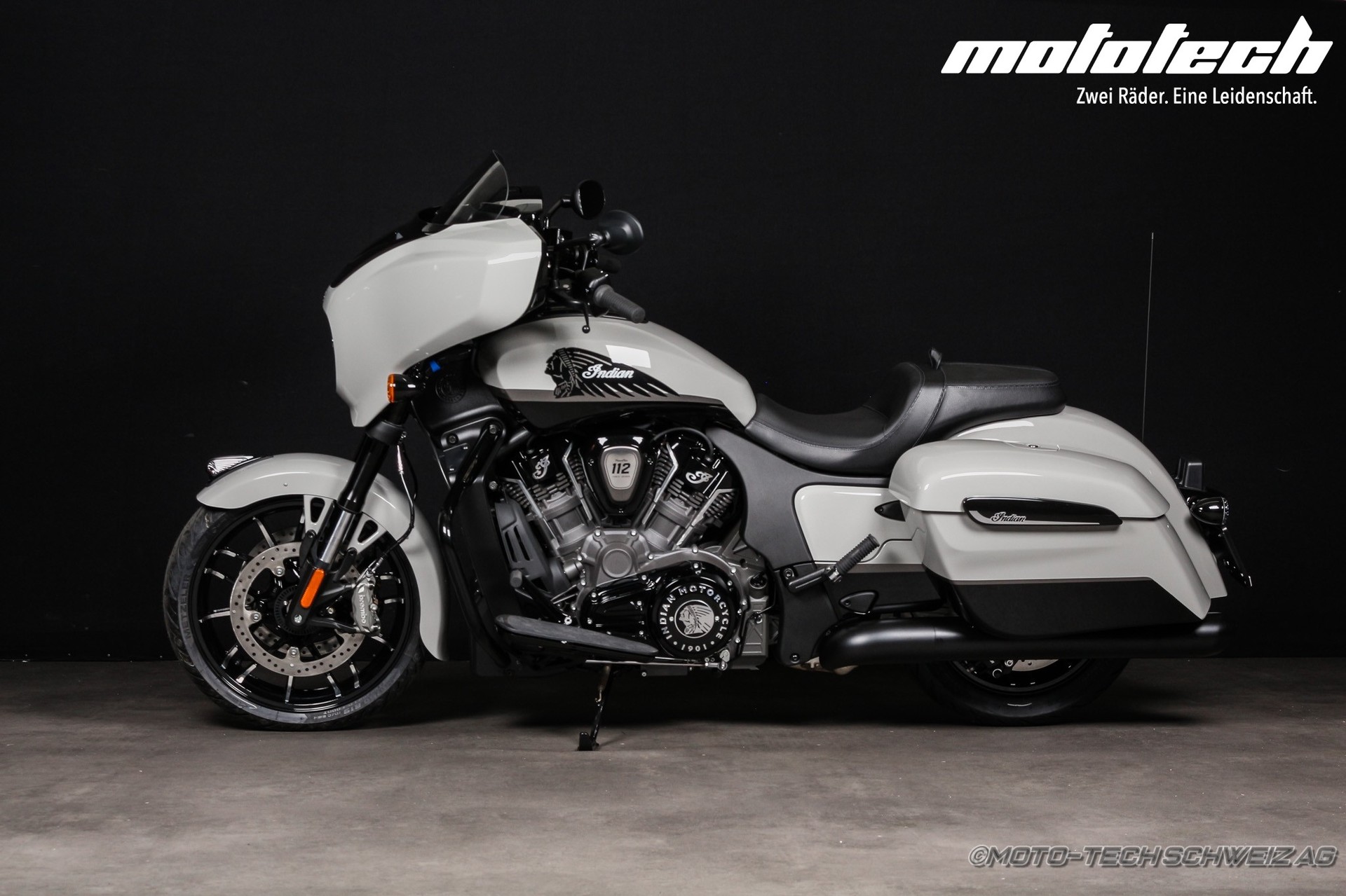 INDIAN Chieftain Dark Horse-showroom-element-3