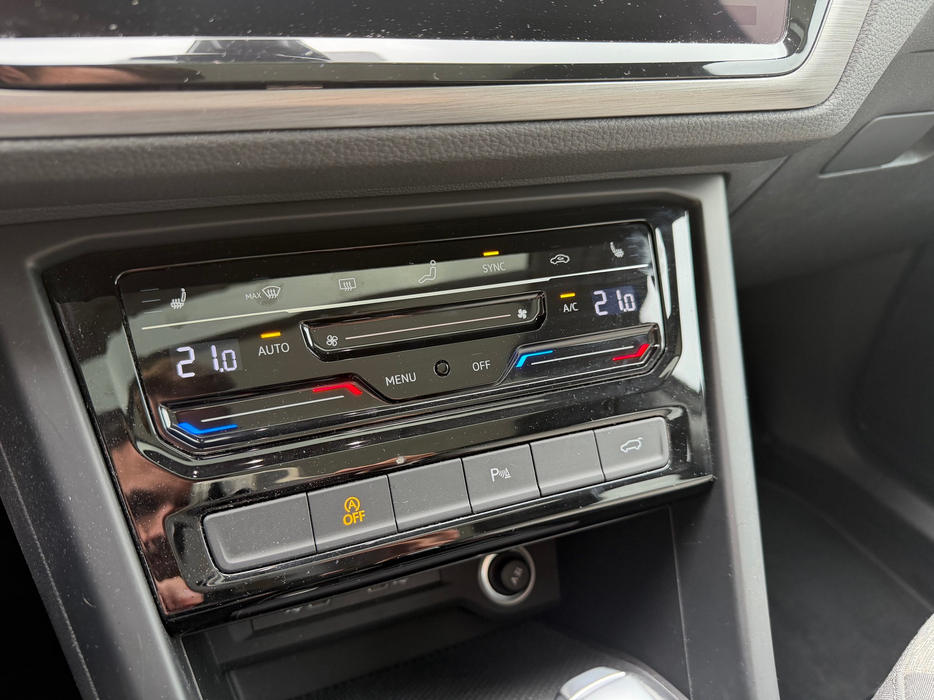 VW Touran 2.0 TDI BlueMotion Technology Comfortline DSG-image-25