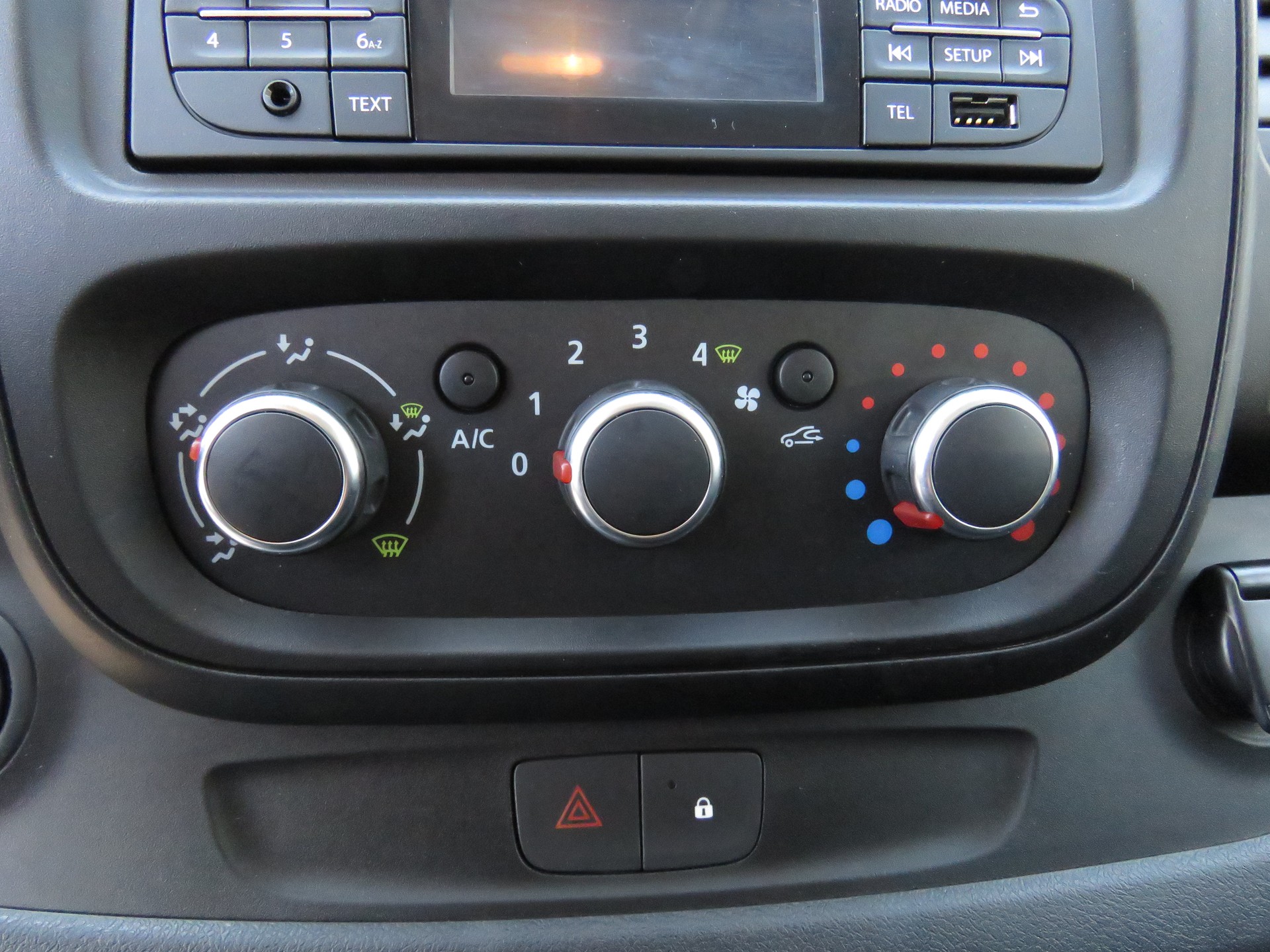 NISSAN NV300 dCi 95 2.7 L1H1 Comfort-image-16